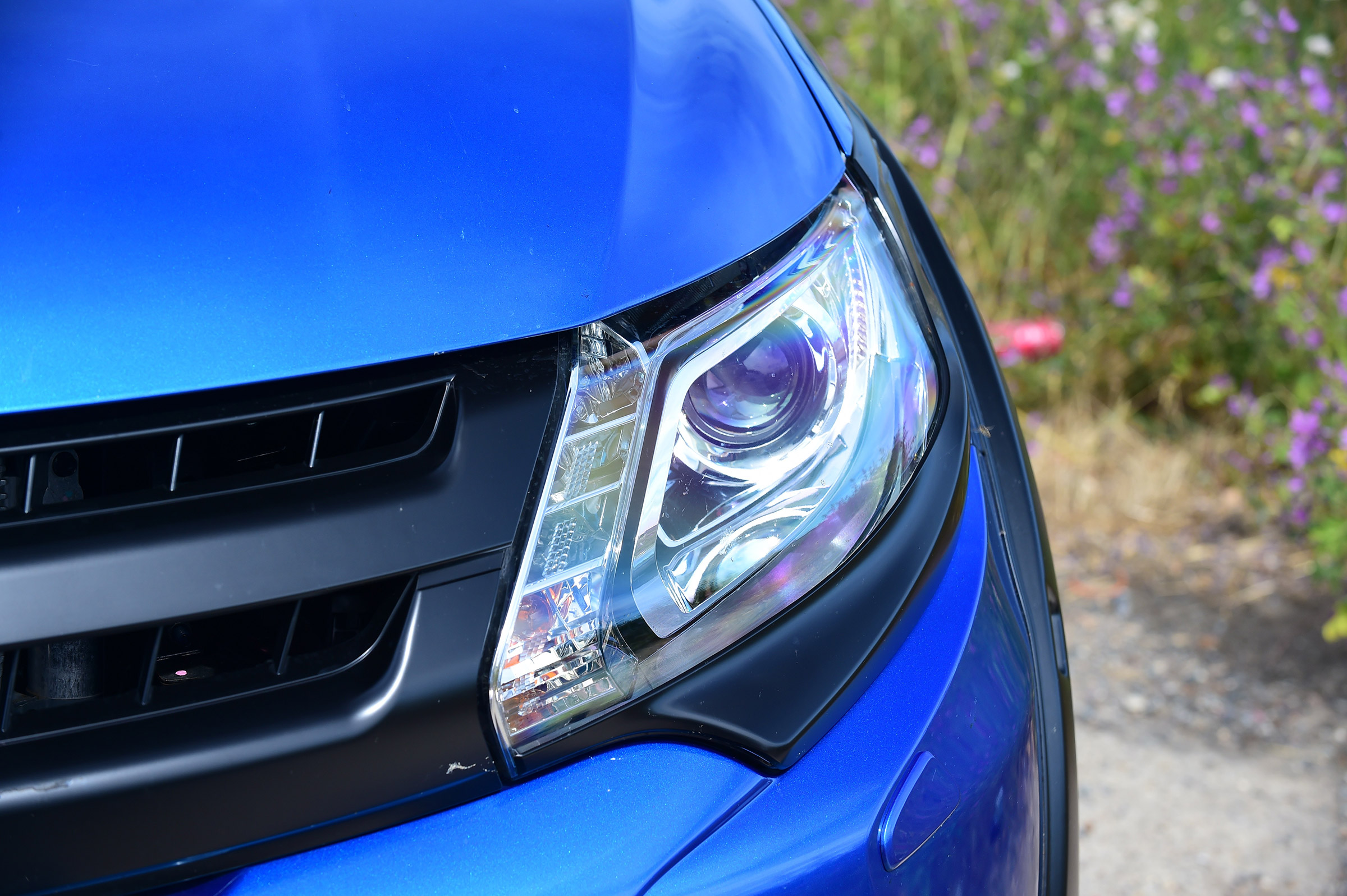 Mitsubishi L200 Barbarian SVP - front light