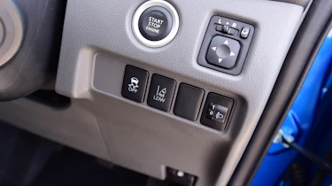 Mitsubishi L200 Barbarian SVP - buttons