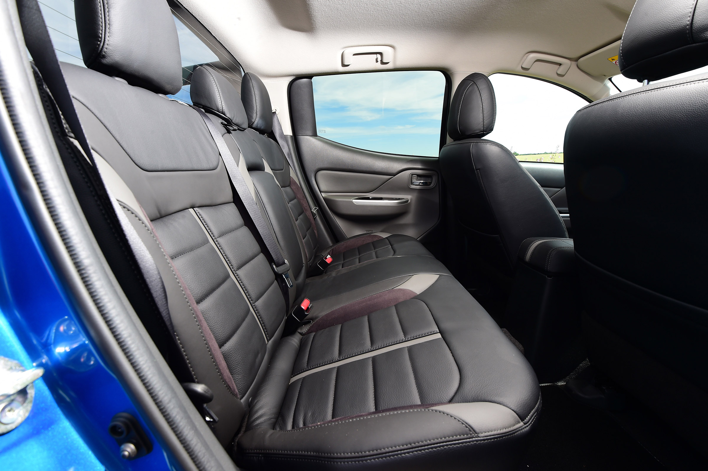Mitsubishi L200 Barbarian SVP - rear seats