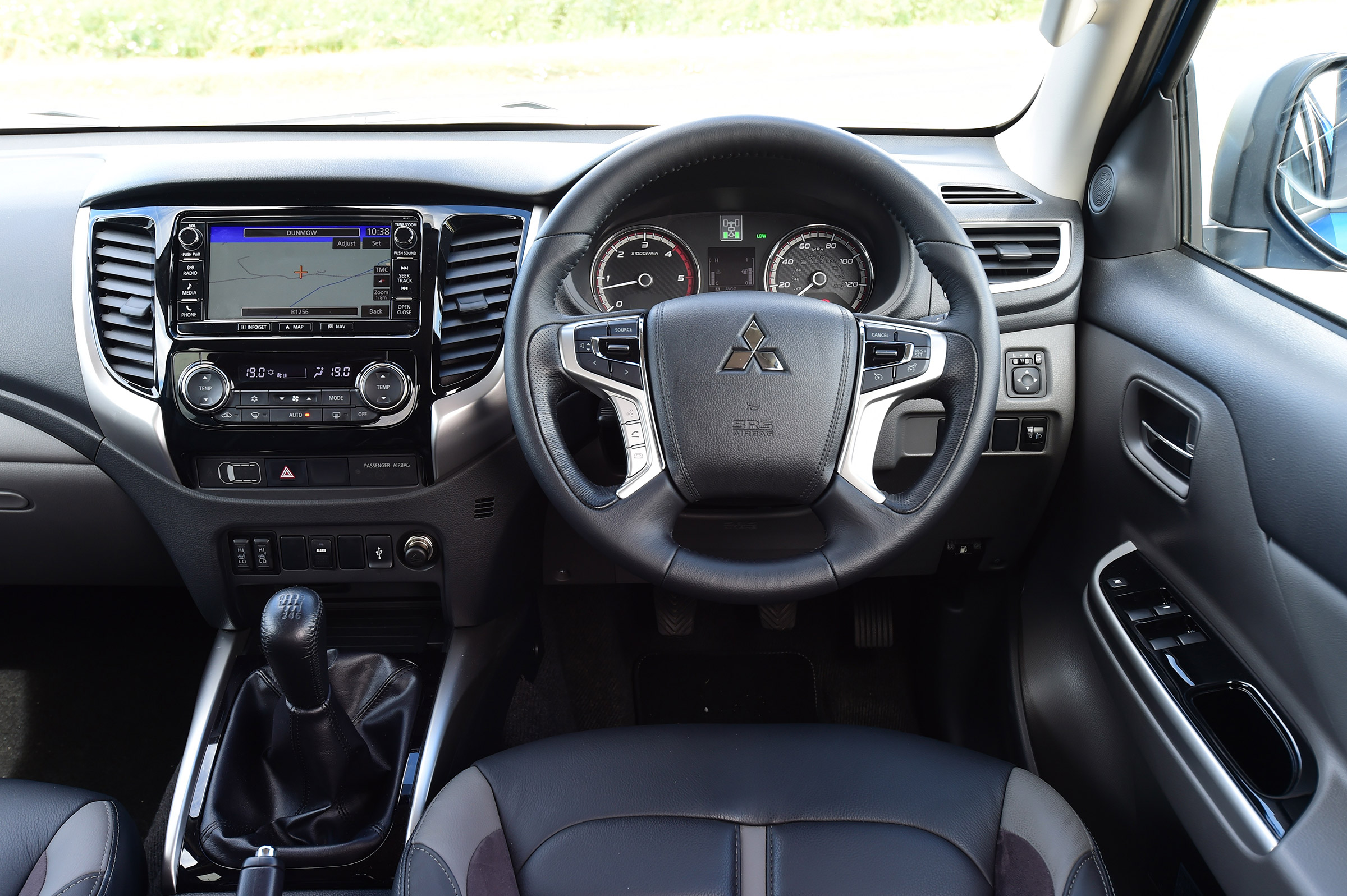 Mitsubishi L200 Barbarian SVP - dash