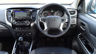 Mitsubishi L200 Barbarian SVP - dash