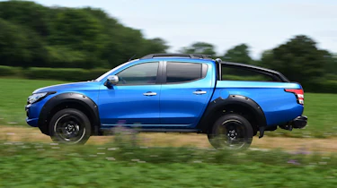Mitsubishi L200 Barbarian SVP - side