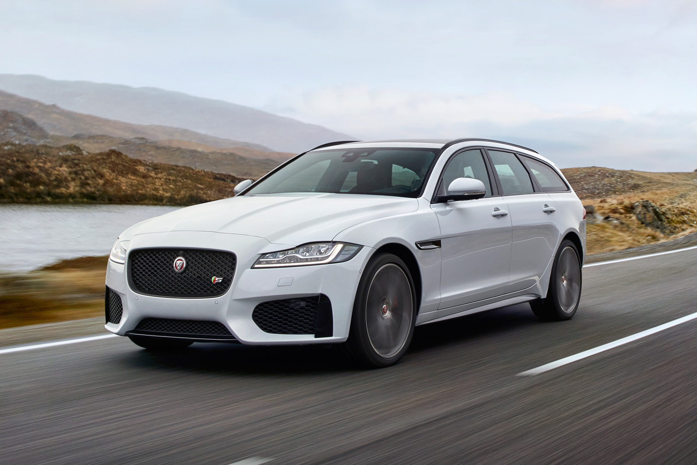 Jaguar XF Sportbrake S - front
