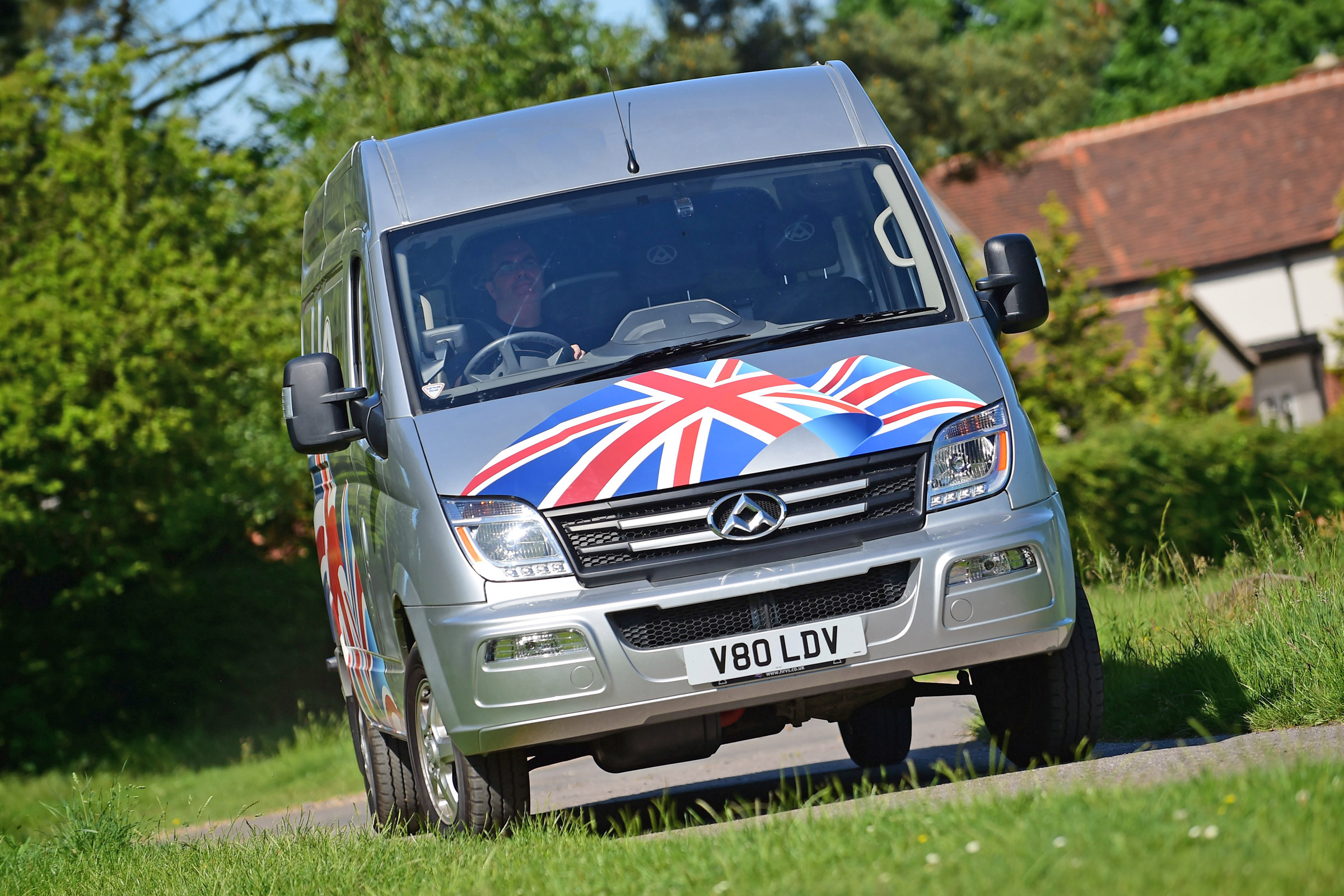 LDV V80 - front