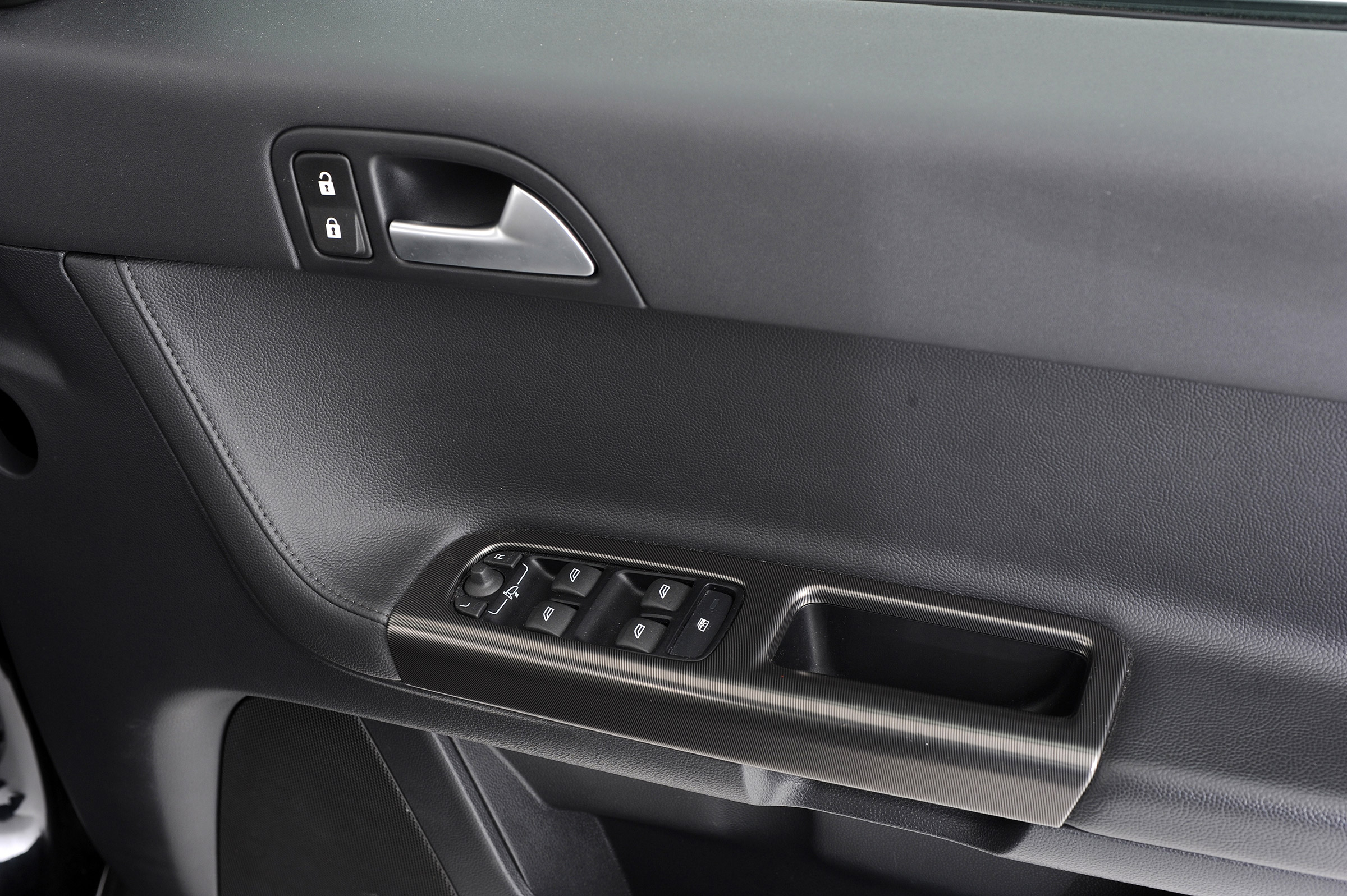 Used Volvo S40 - door controls
