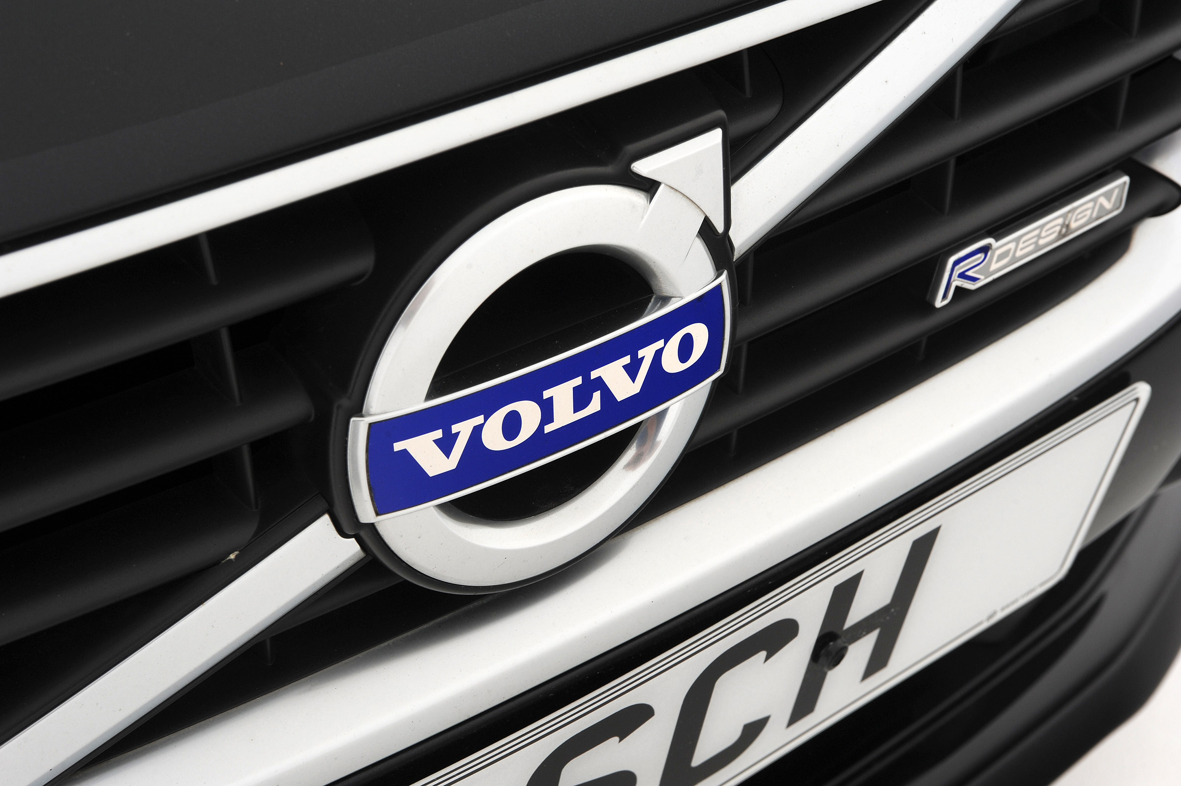 Used Volvo S40 - Volvo badge