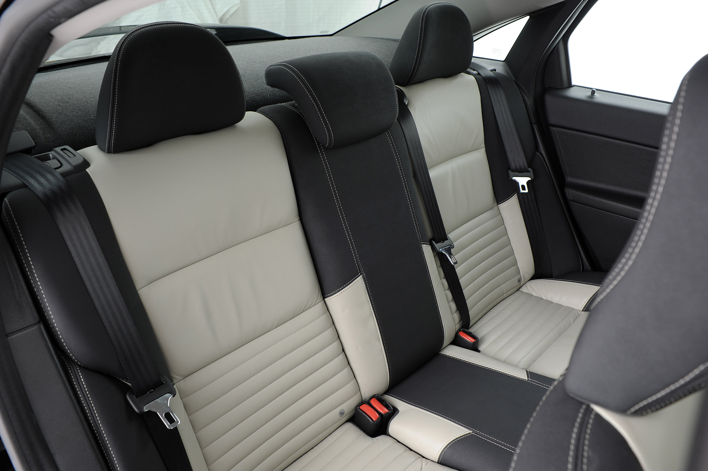 Used Volvo S40 - rear seats