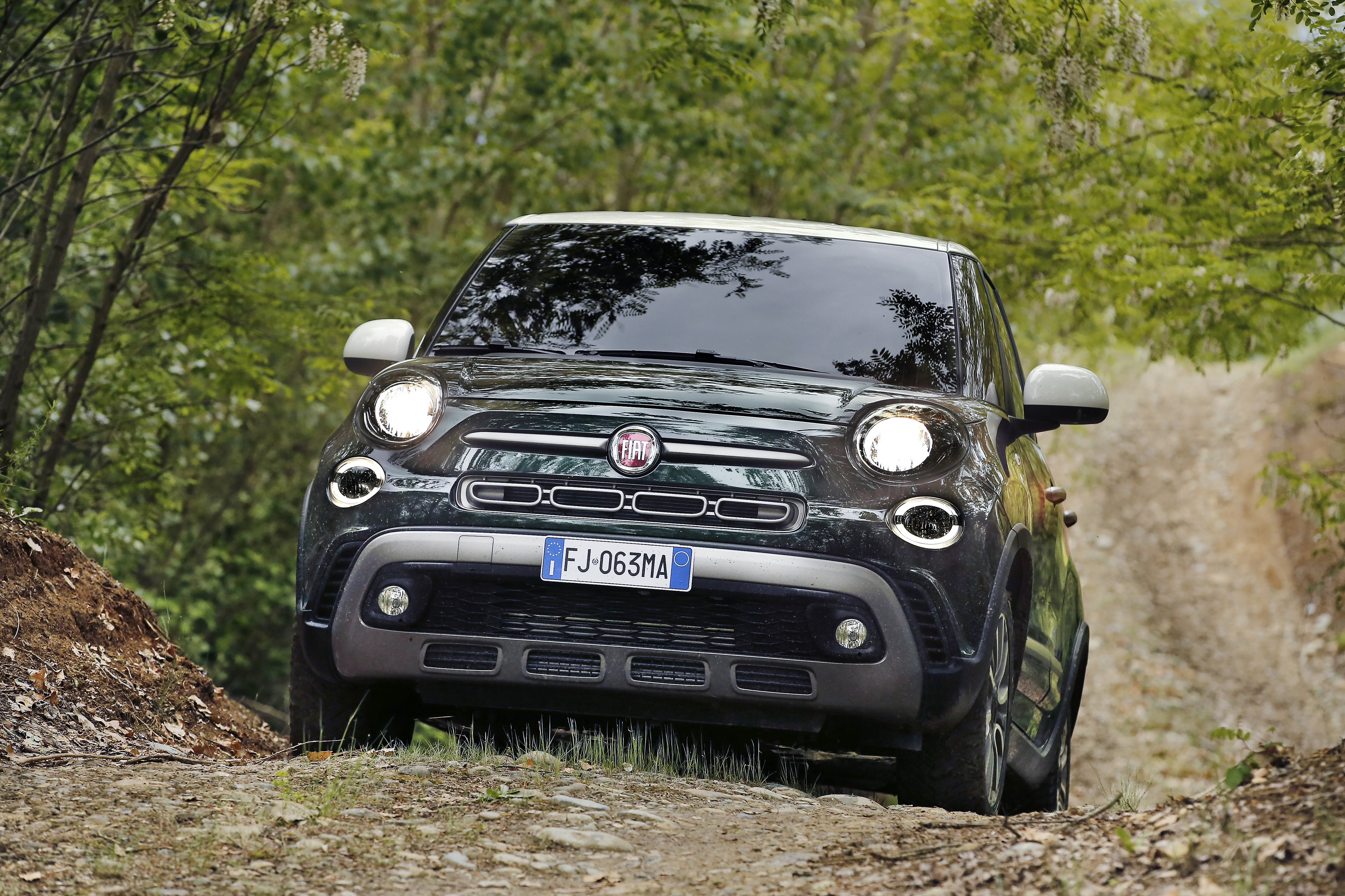 Fiat 500L - front off-road