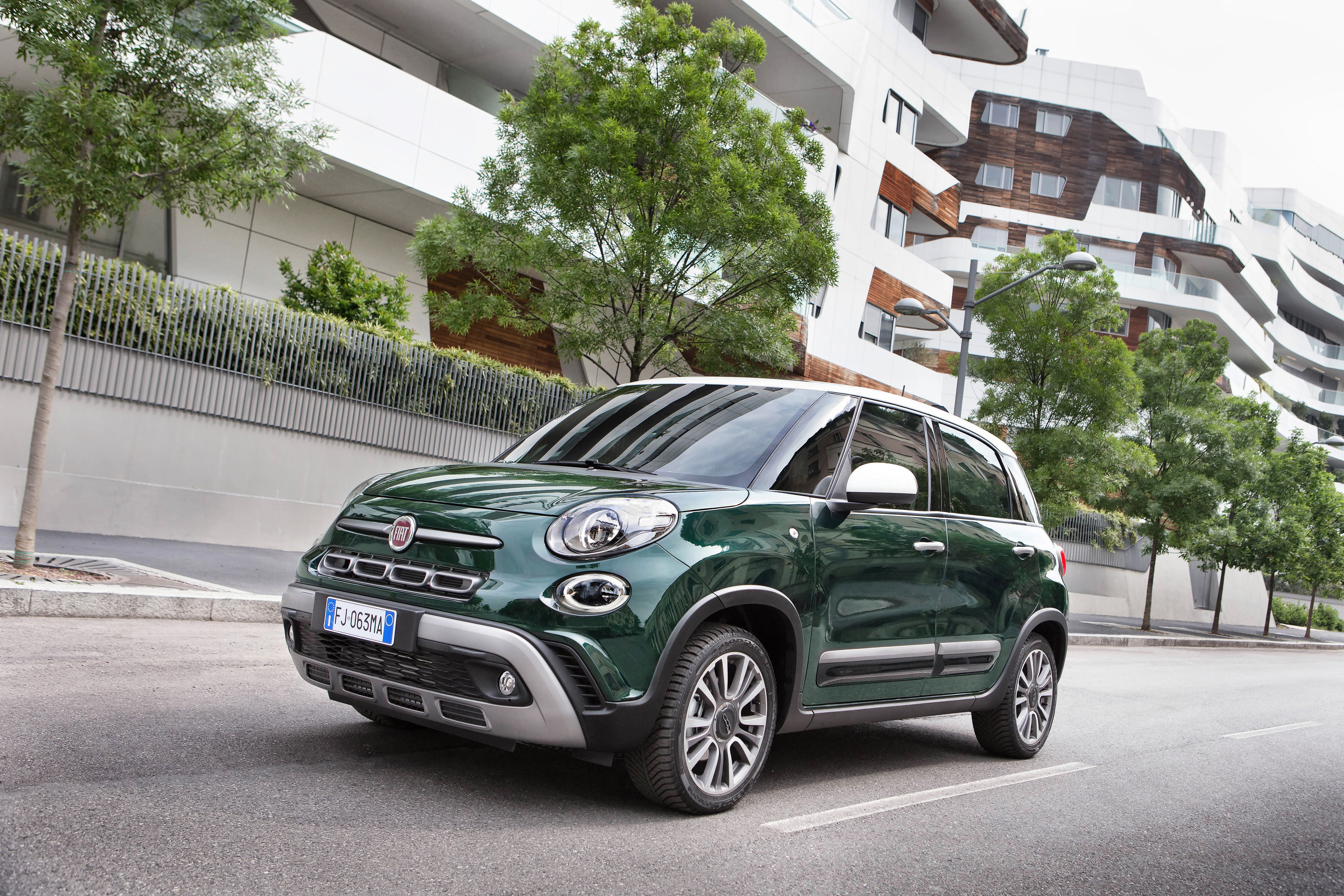 Fiat 500L - front/side