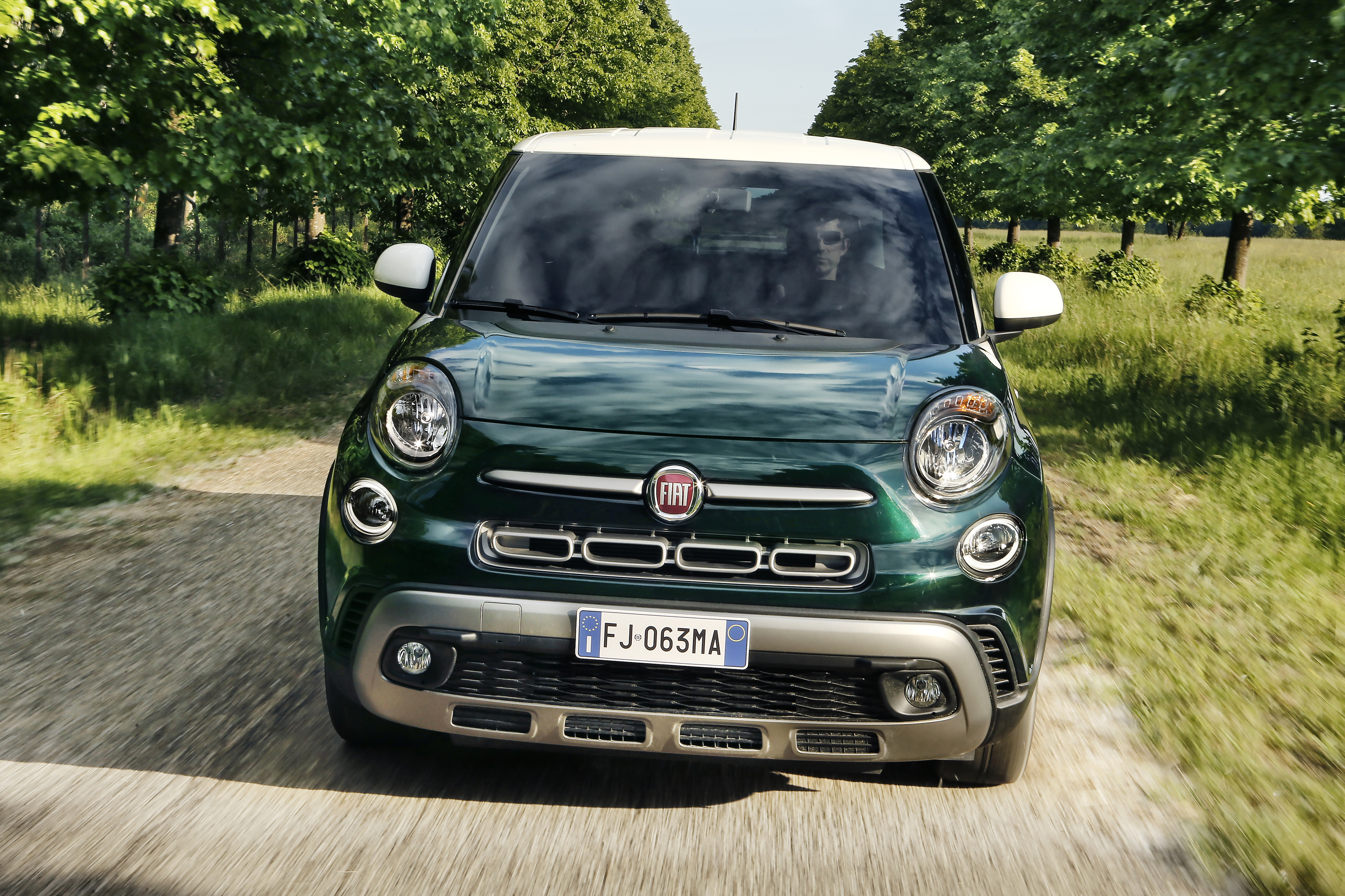 Fiat 500L - full front