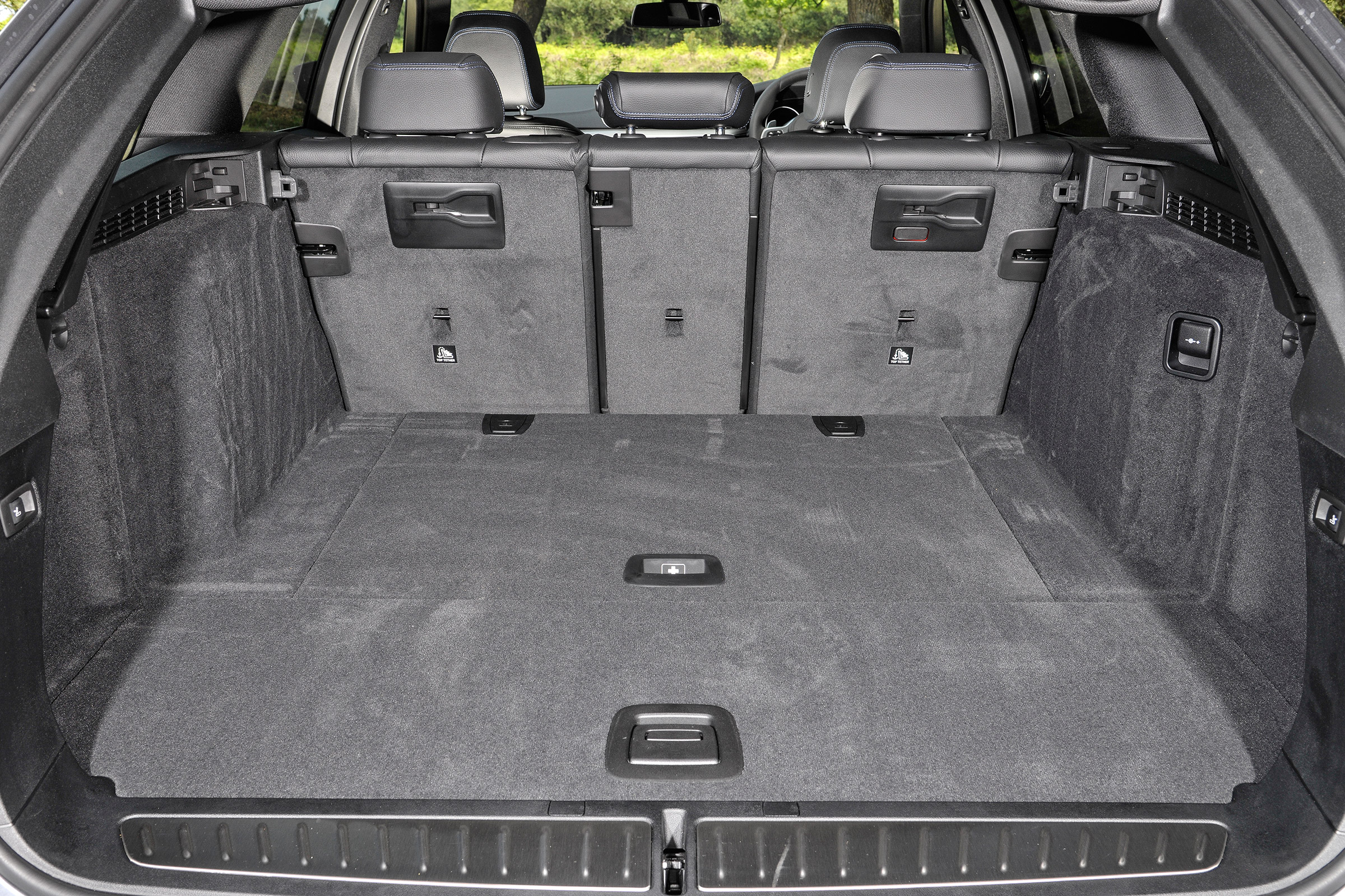 BMW 5 Series Touring - boot