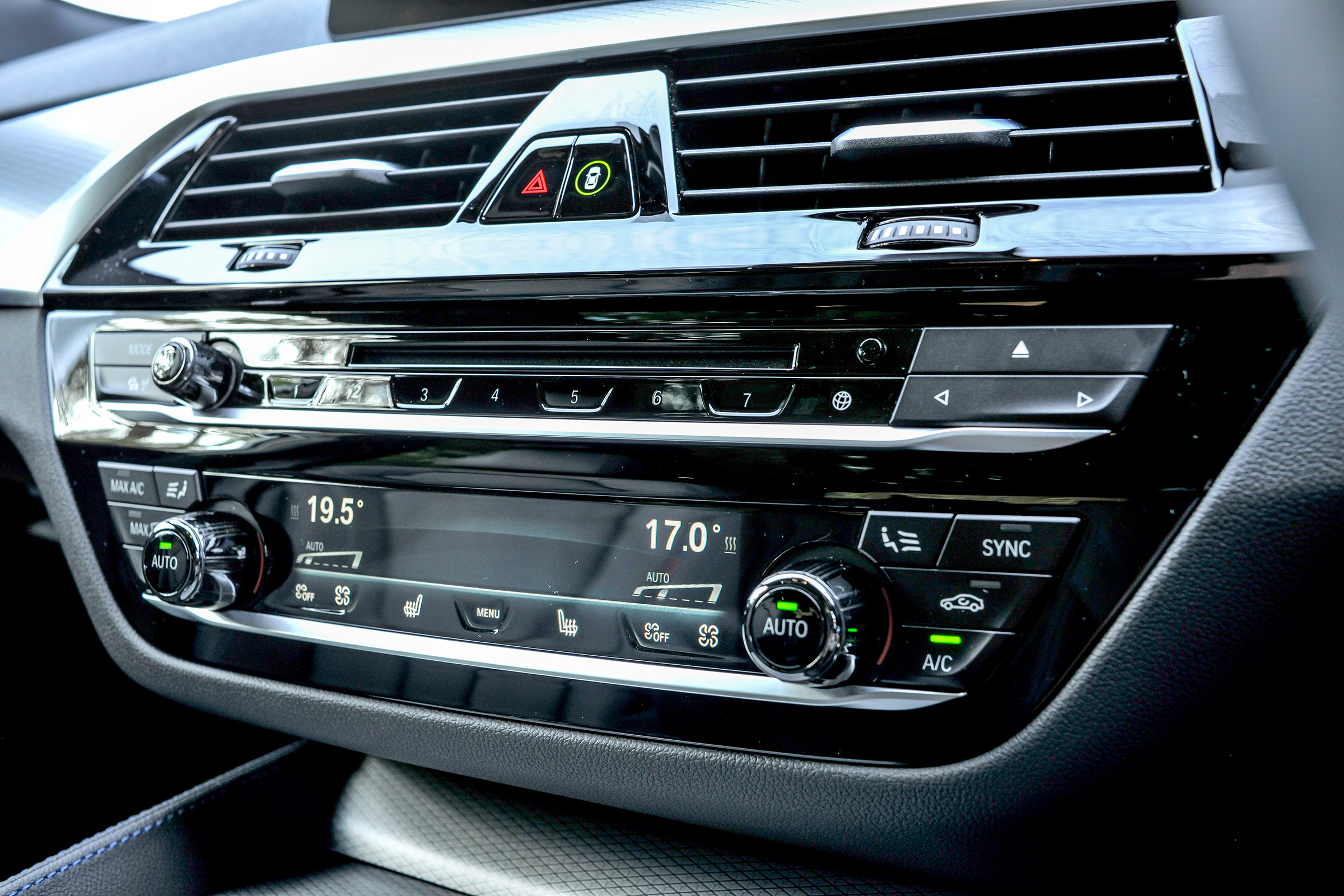 BMW 5 Series Touring - centre console