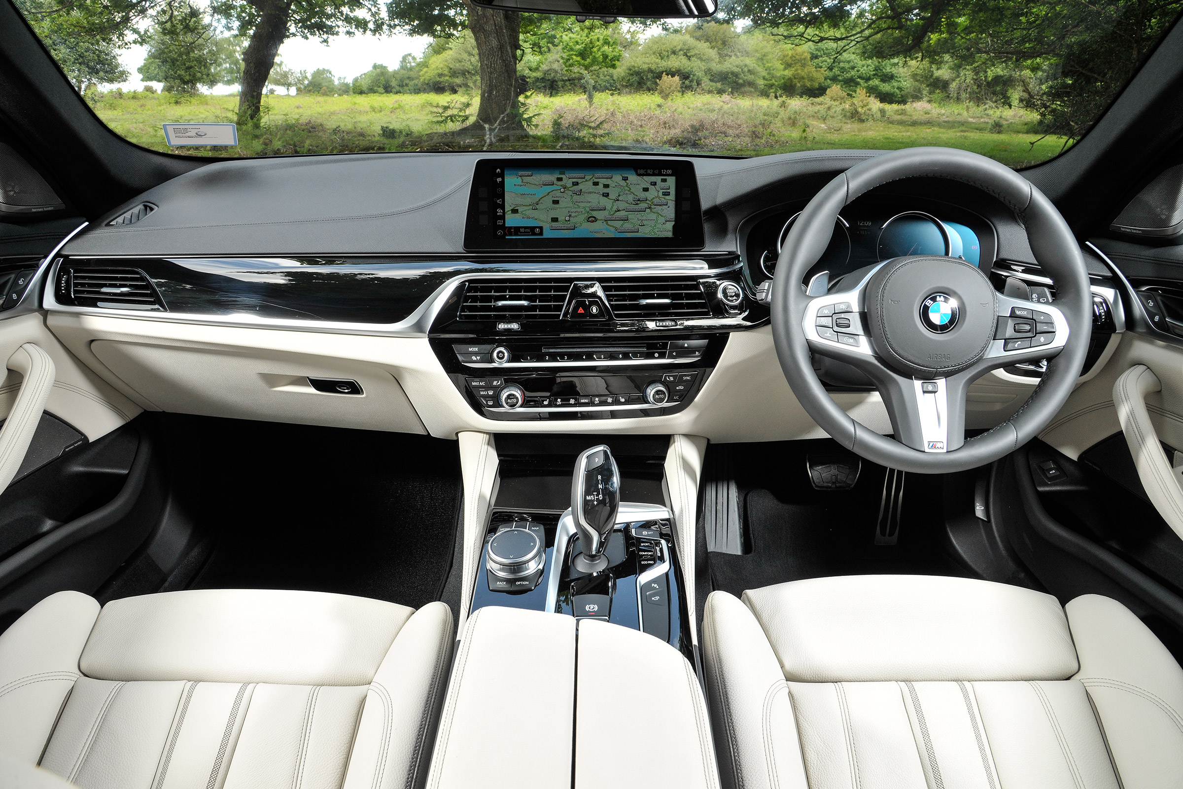 BMW 5 Series Touring - dash