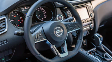 New Nissan Qashqai 2017 review steering wheel