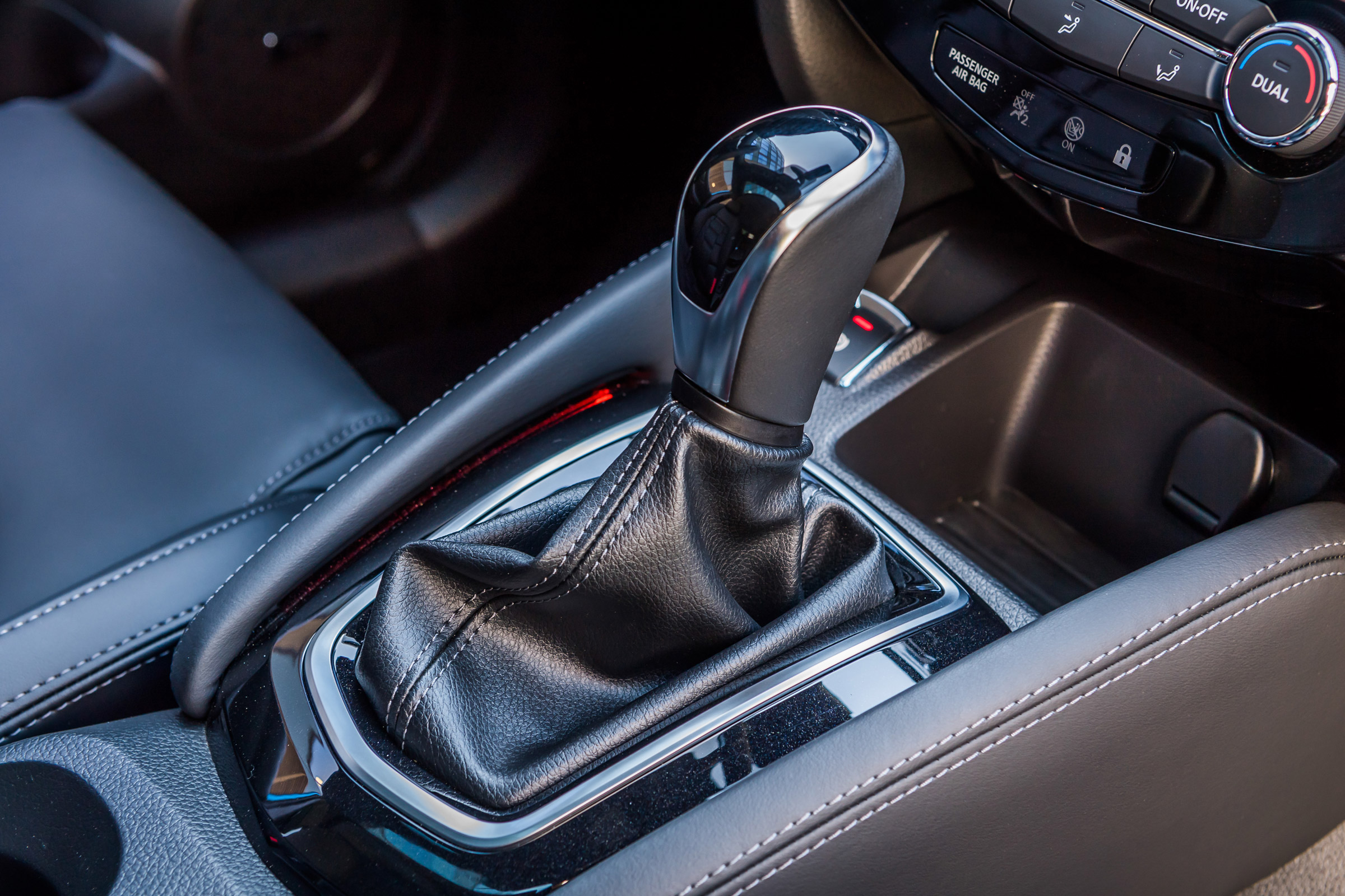 New Nissan Qashqai 2017 review shifter