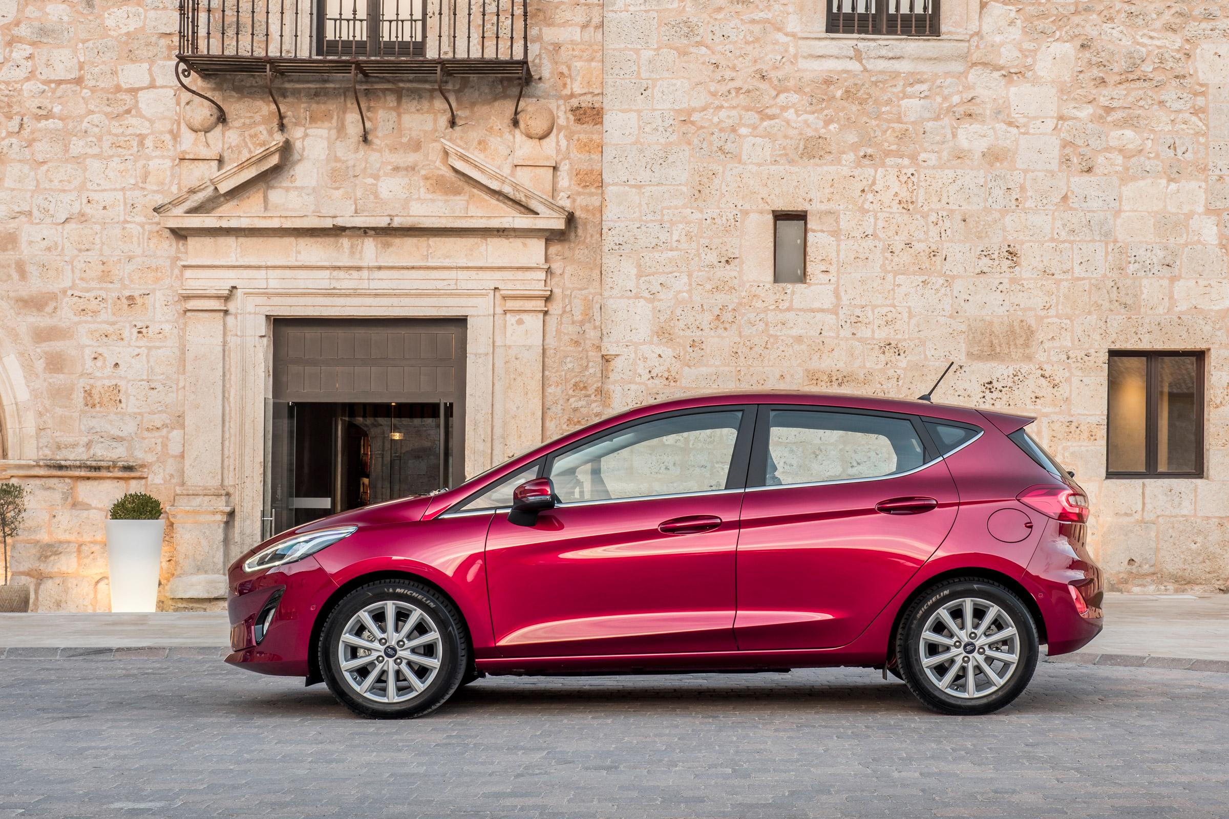 Ford Fiesta Titanium 2017 side on