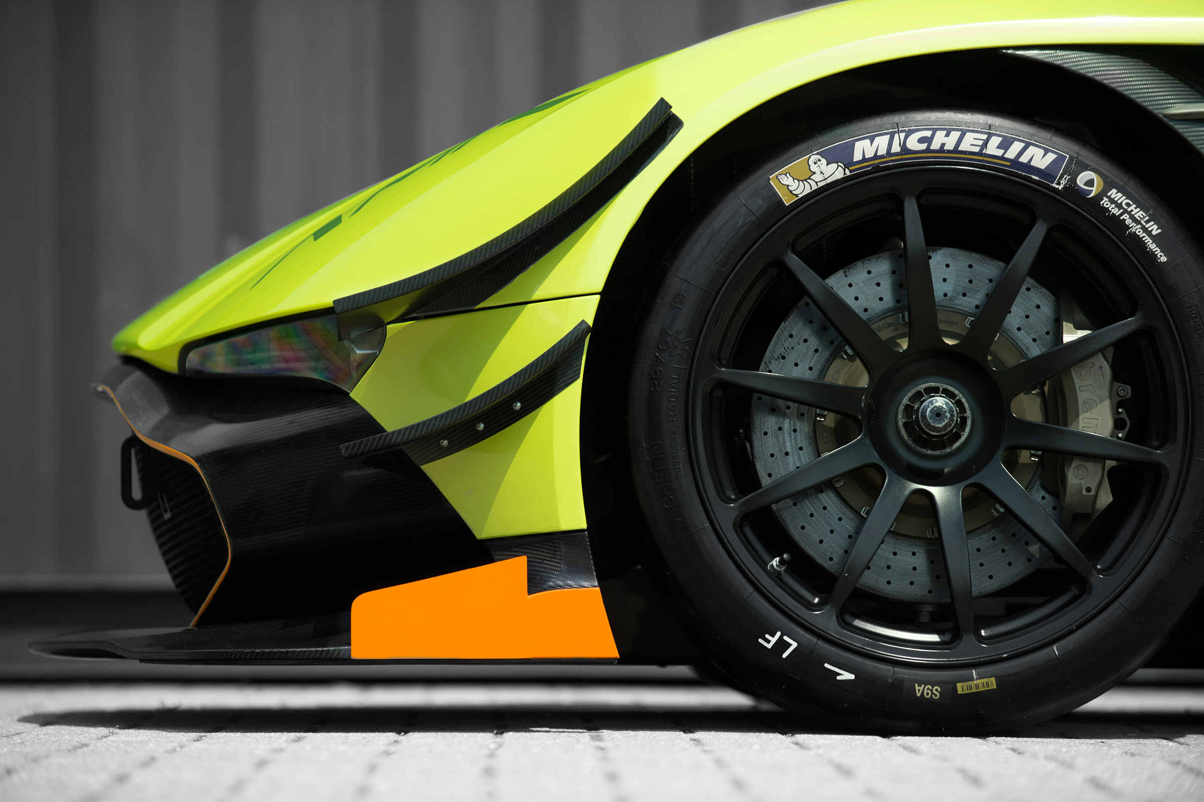 Aston Martin Vulcan AMR Pro - wheel