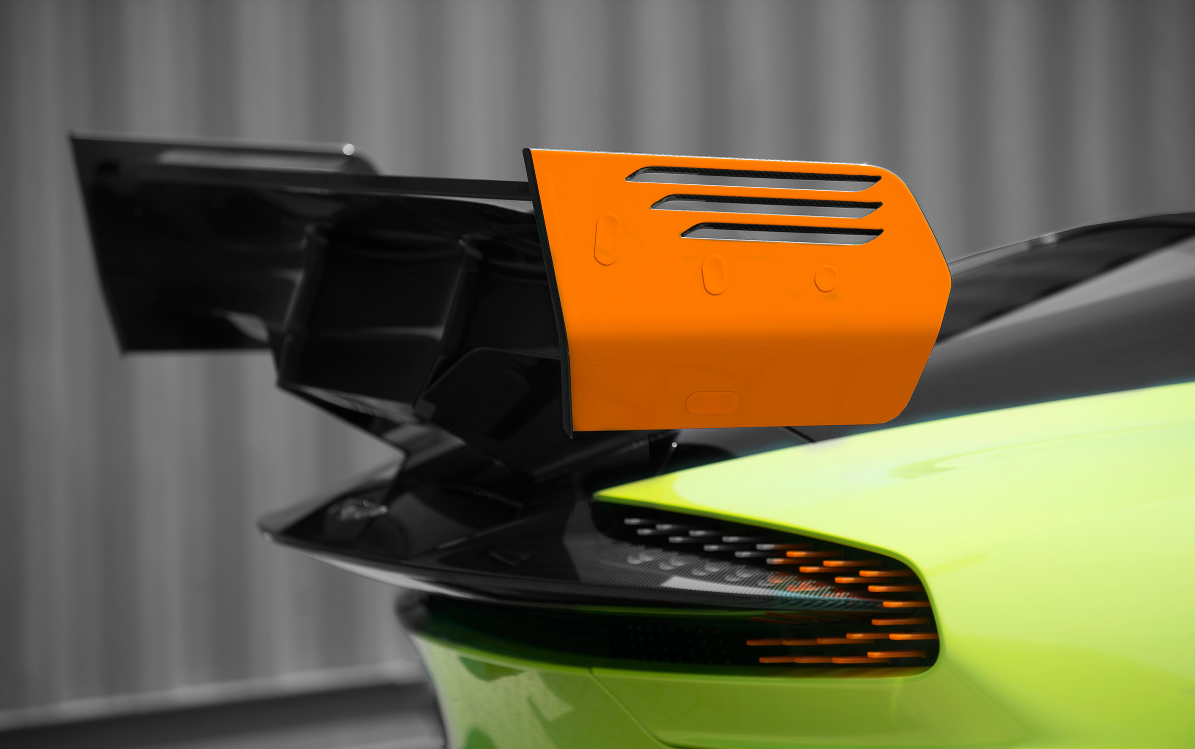 Aston Martin Vulcan AMR Pro - rear wing