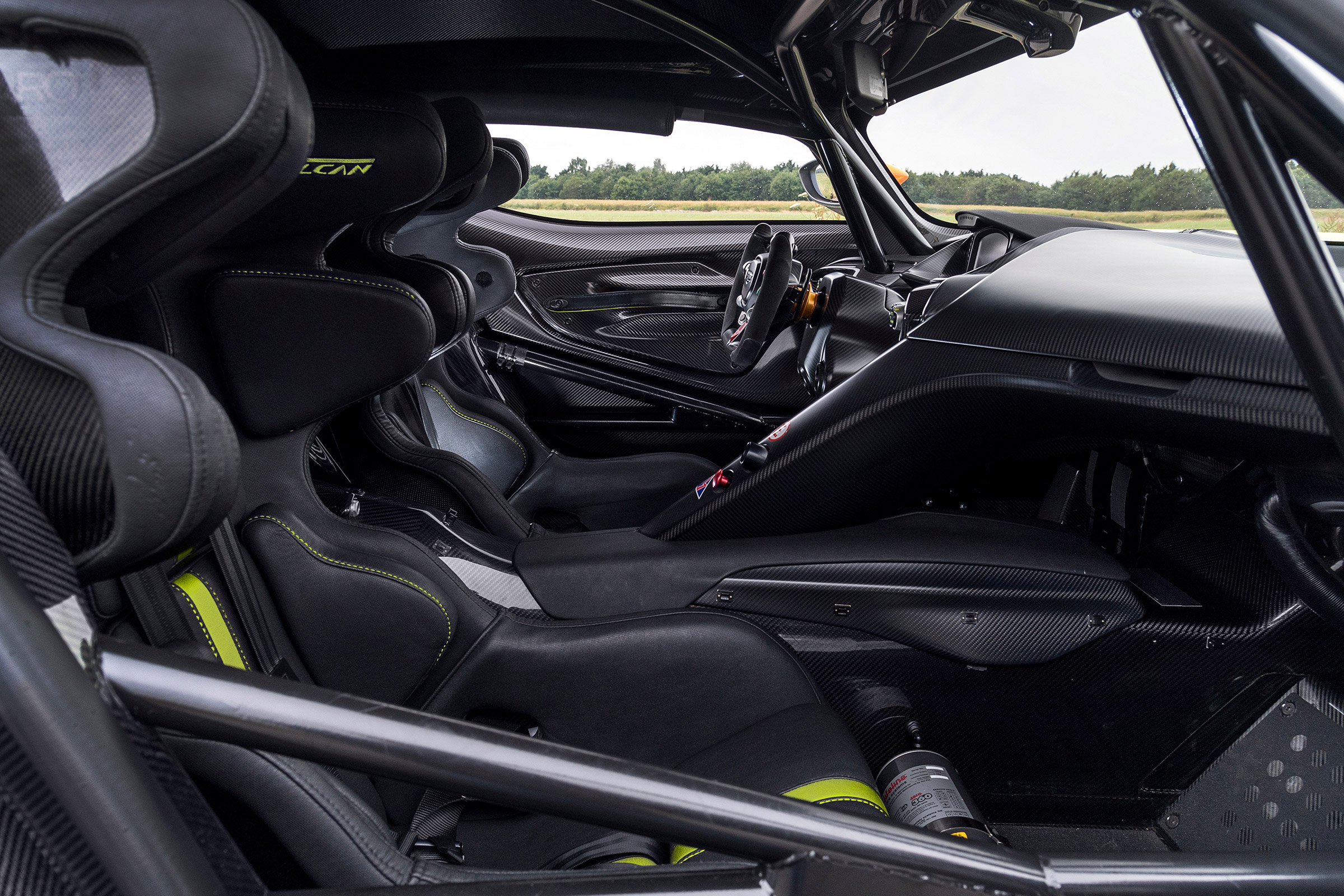 Aston Martin Vulcan AMR Pro - interior