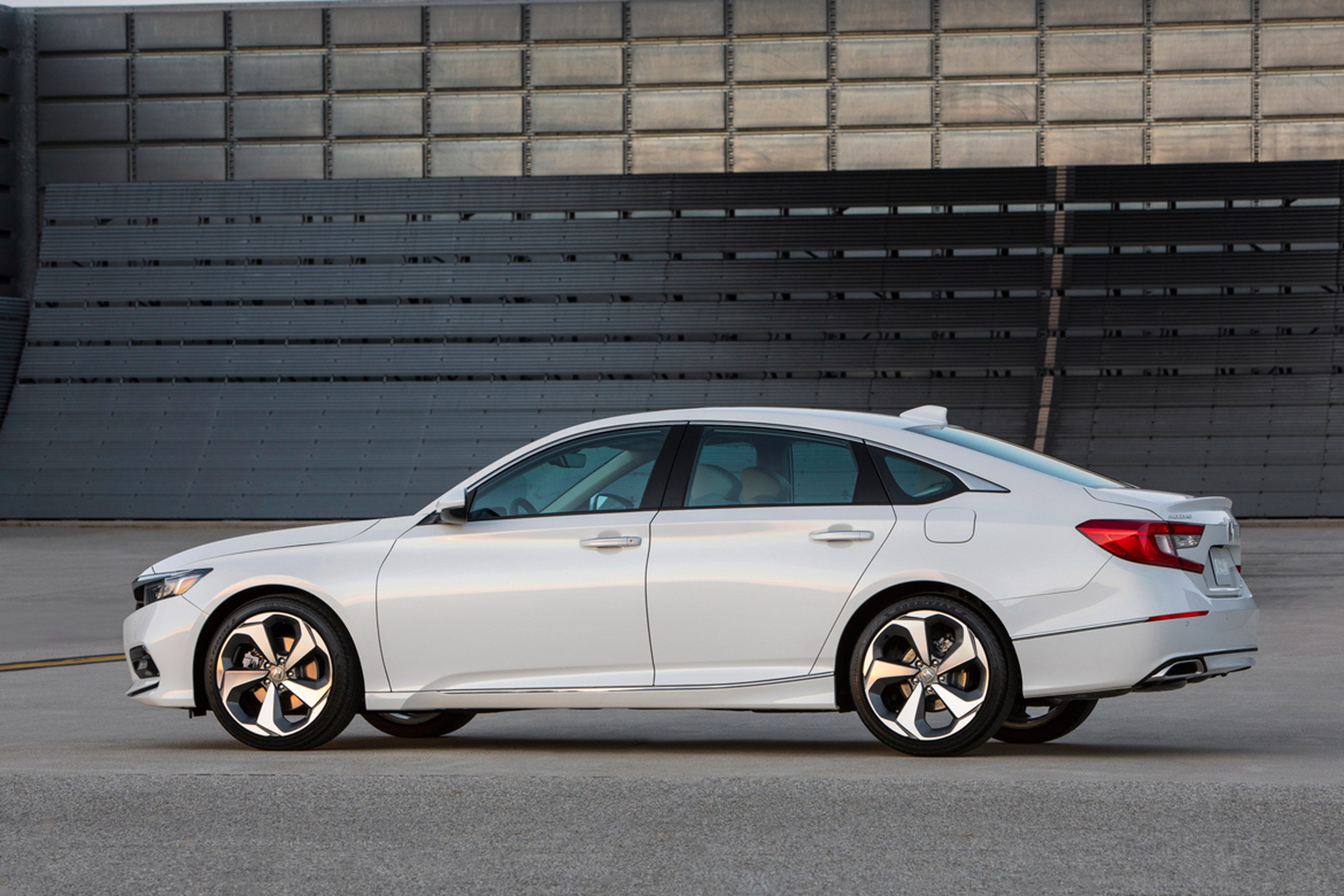 Honda Accord mk10 side