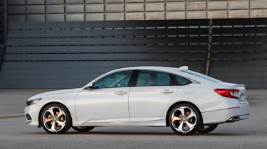 Honda Accord mk10 side