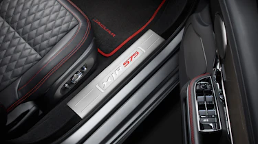 2017 Jaguar XJ facelift - floor