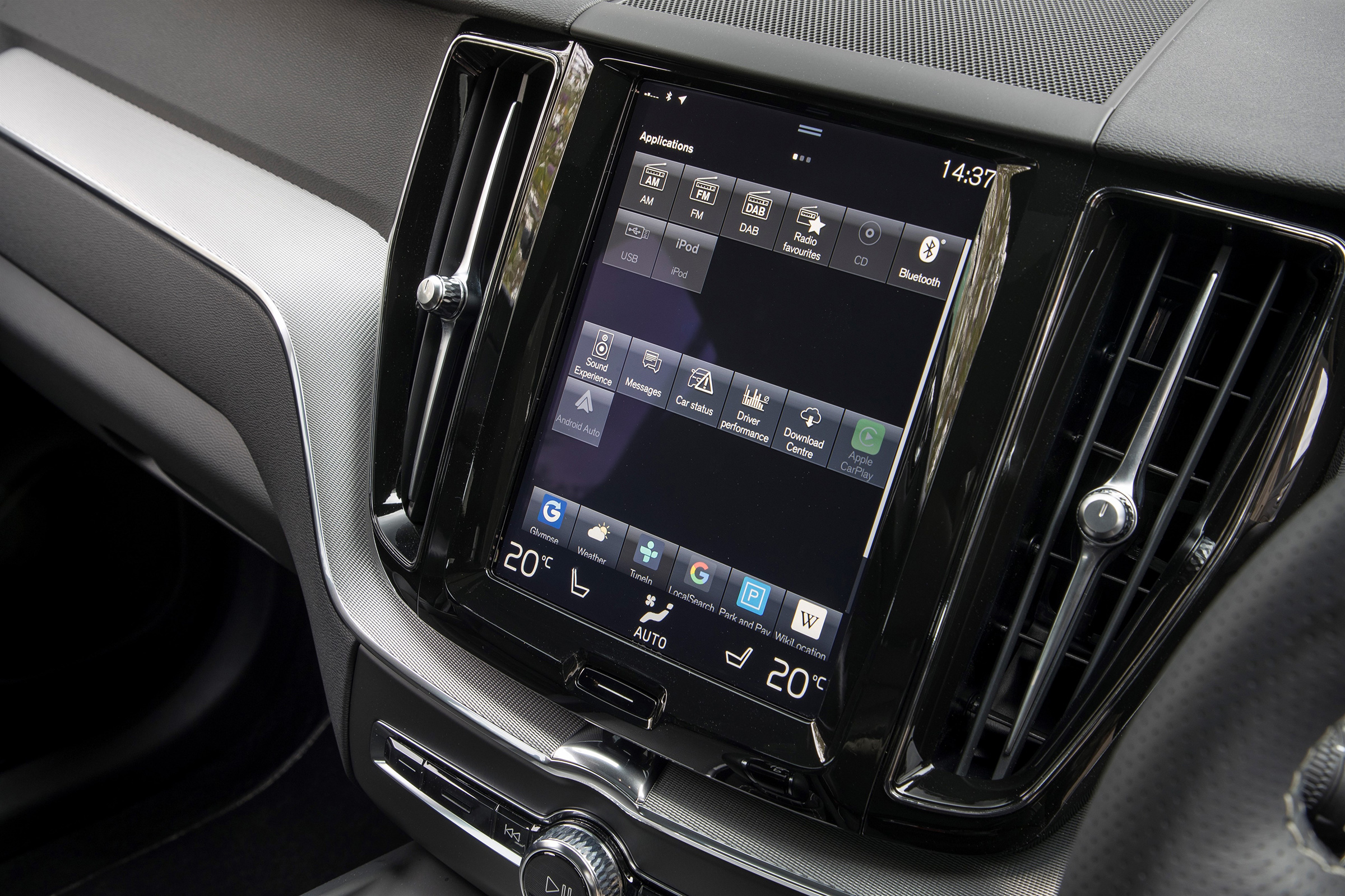 New Volvo XC60 review - infotainment