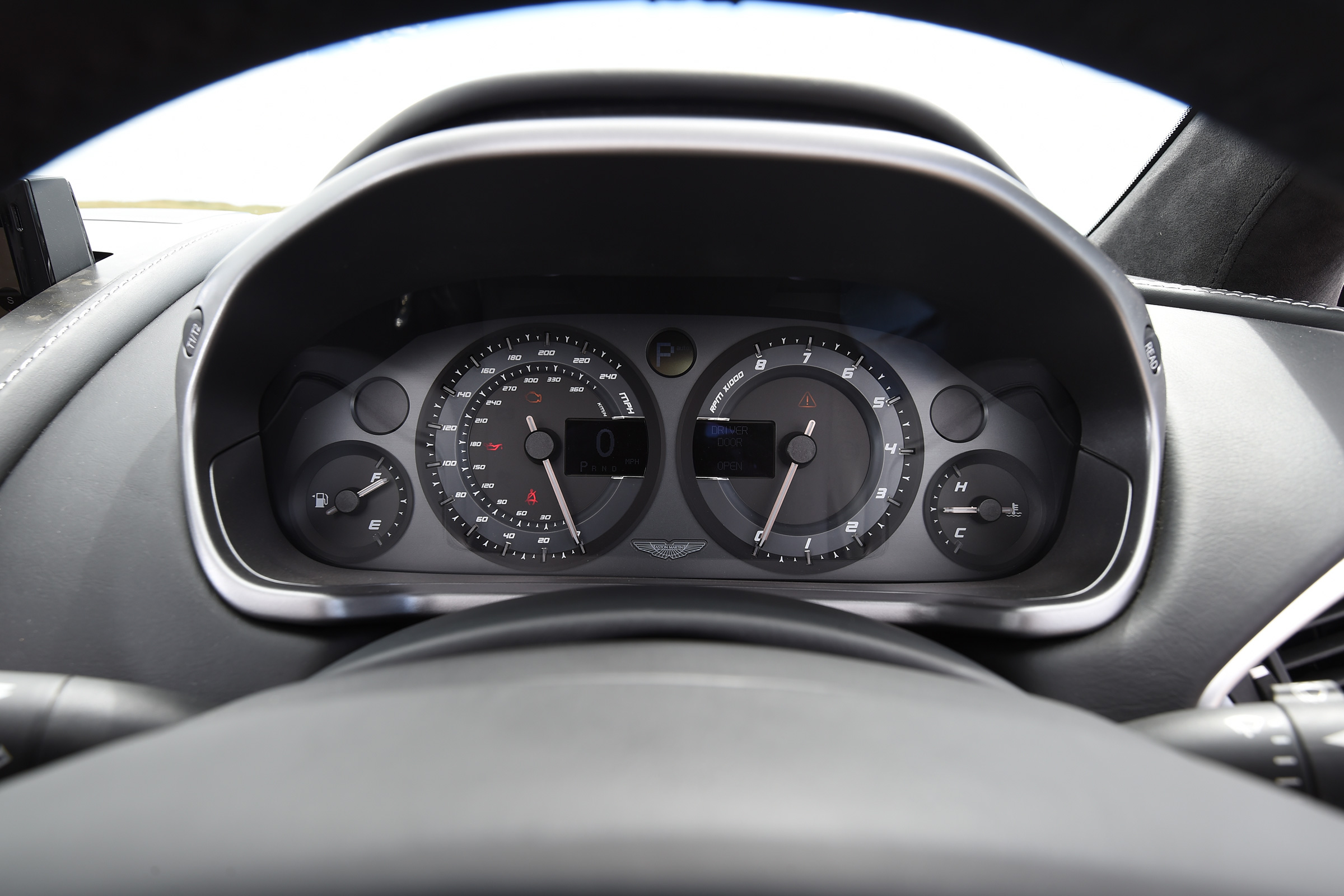 Aston Martin Vanquish S Volante - dashboard