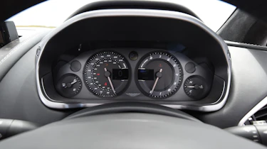 Aston Martin Vanquish S Volante - dashboard