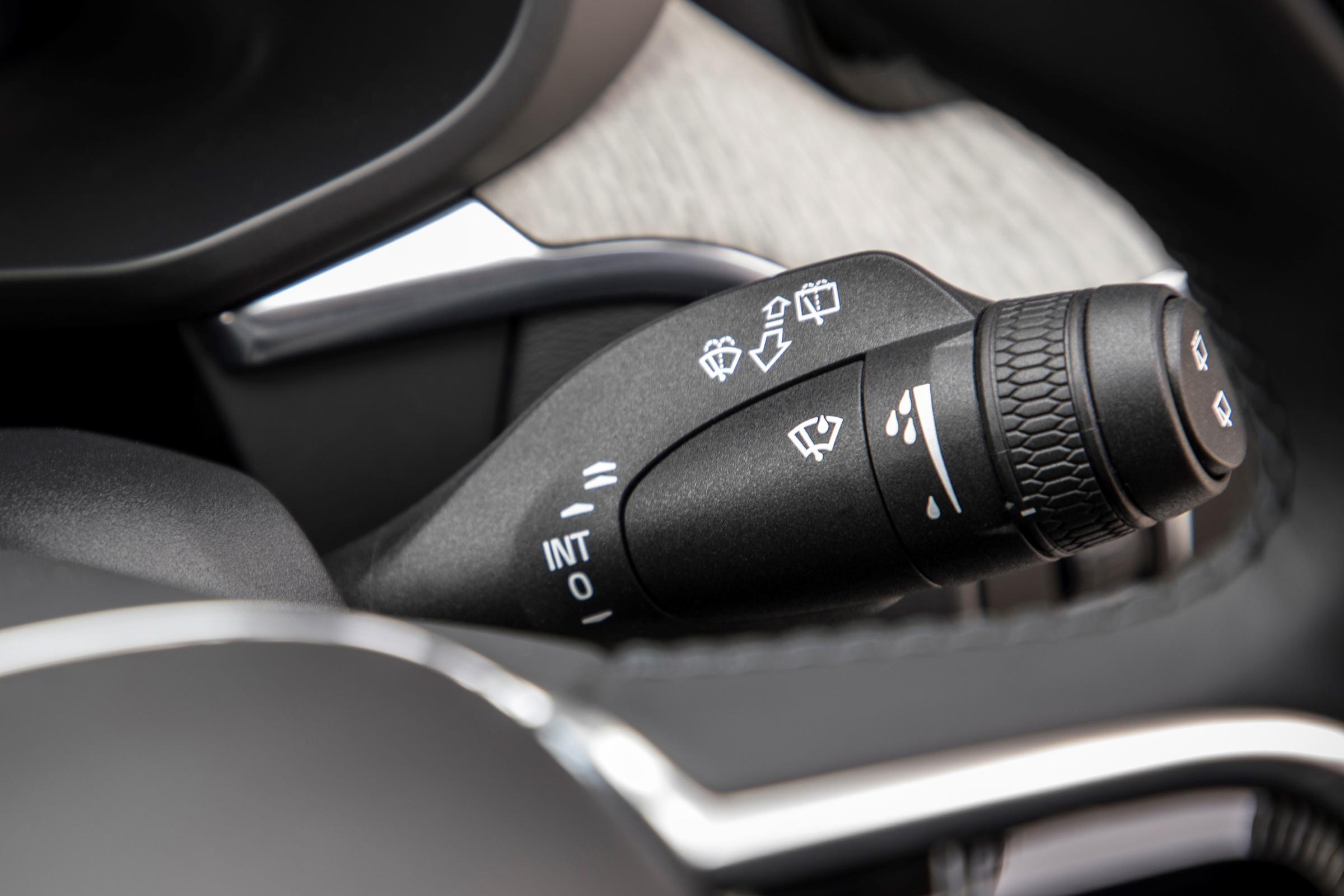 New Volvo XC60 review - indicator stalk