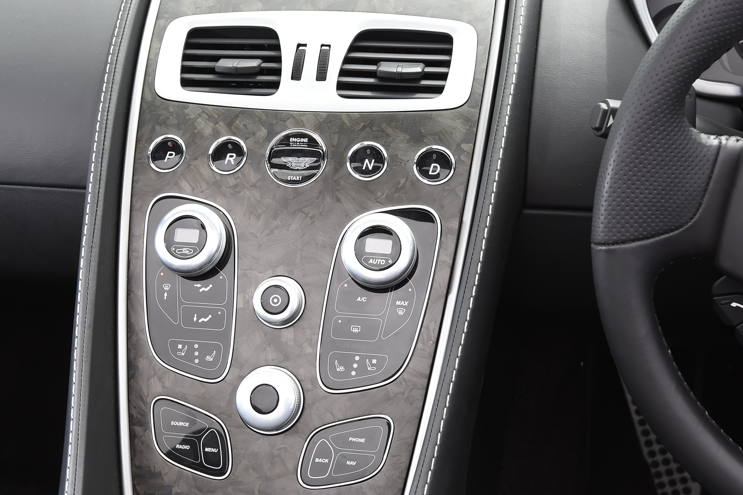 Aston Martin Vanquish S Volante - centre console