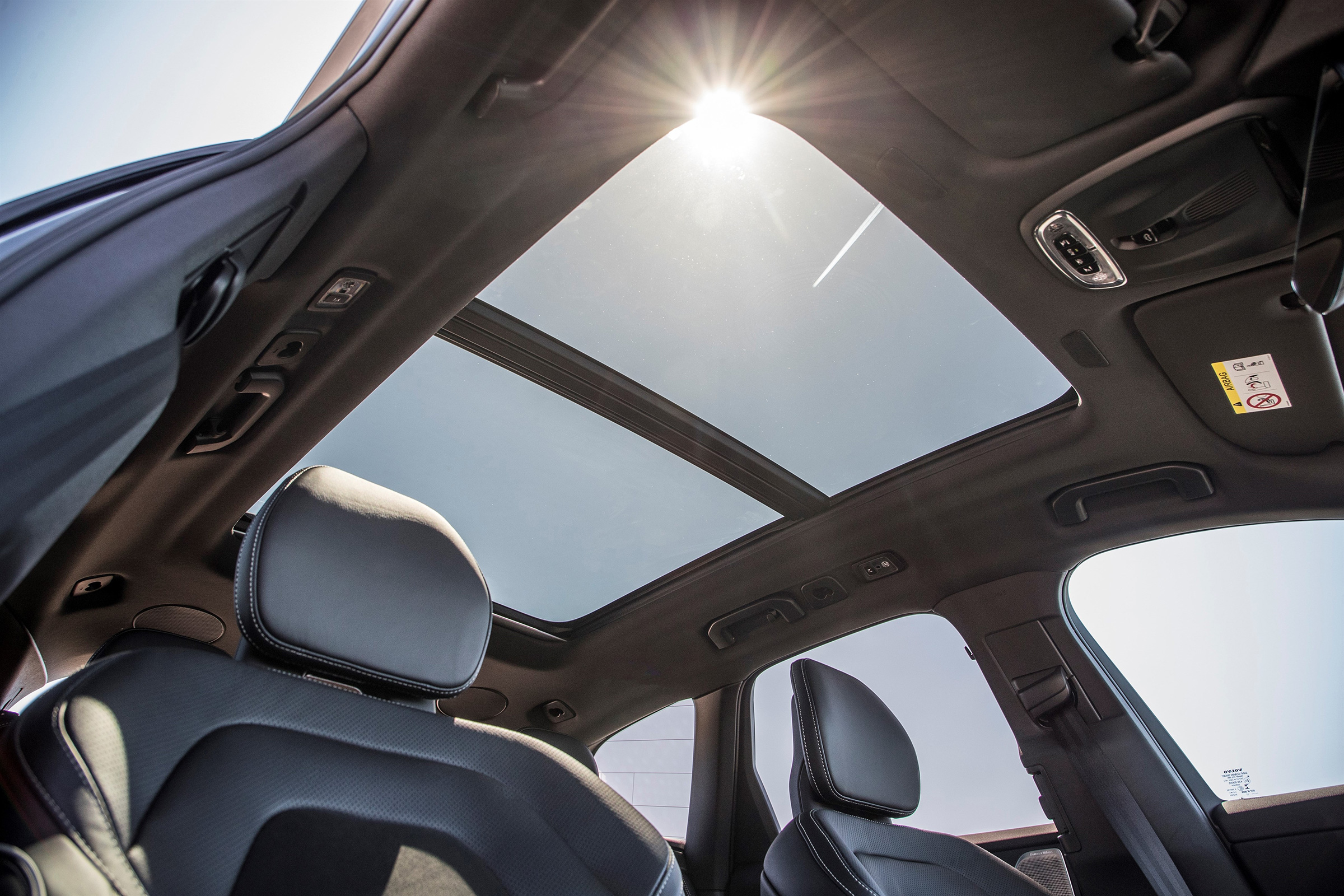New Volvo XC60 review - glass roof
