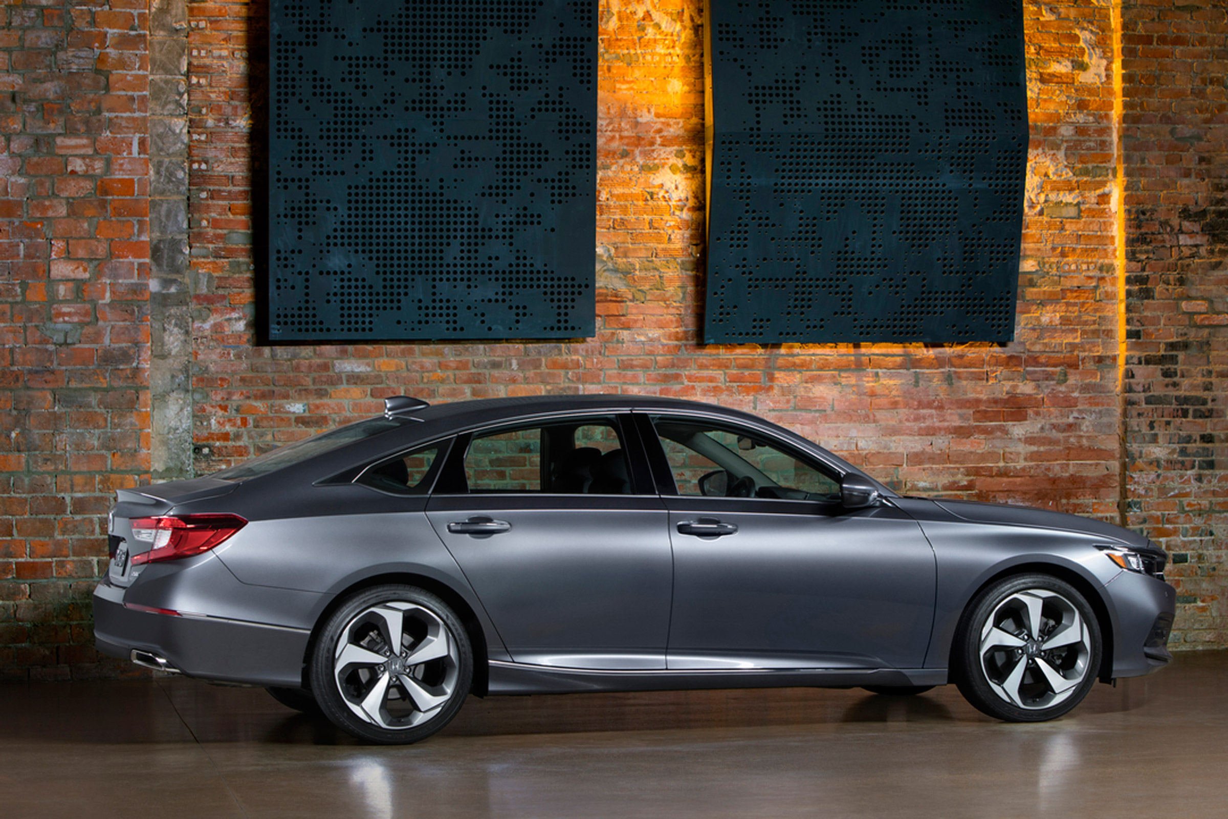 Honda Accord mk10 side