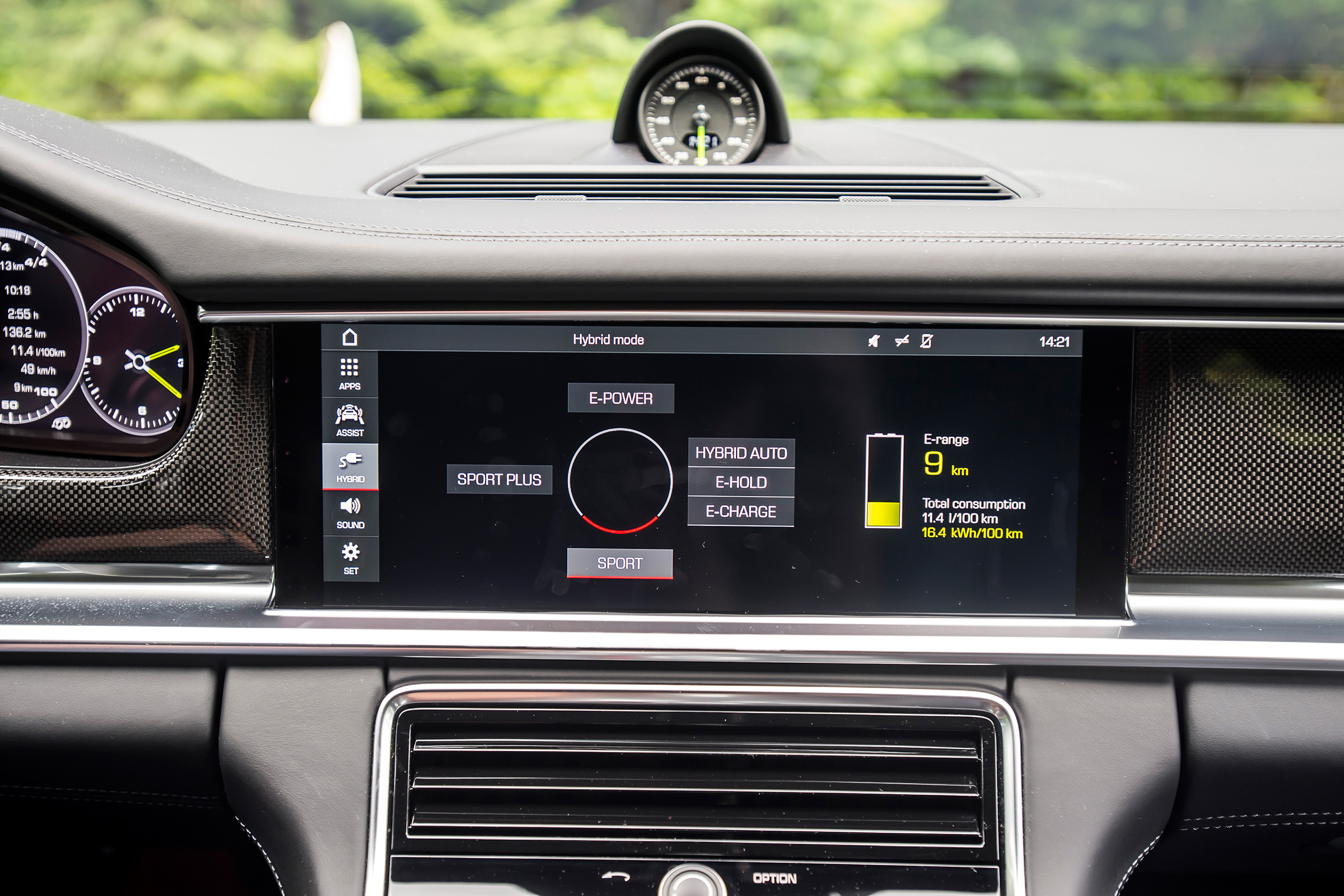 Porsche Panamera Sport Turismo 2017 review - dashboard