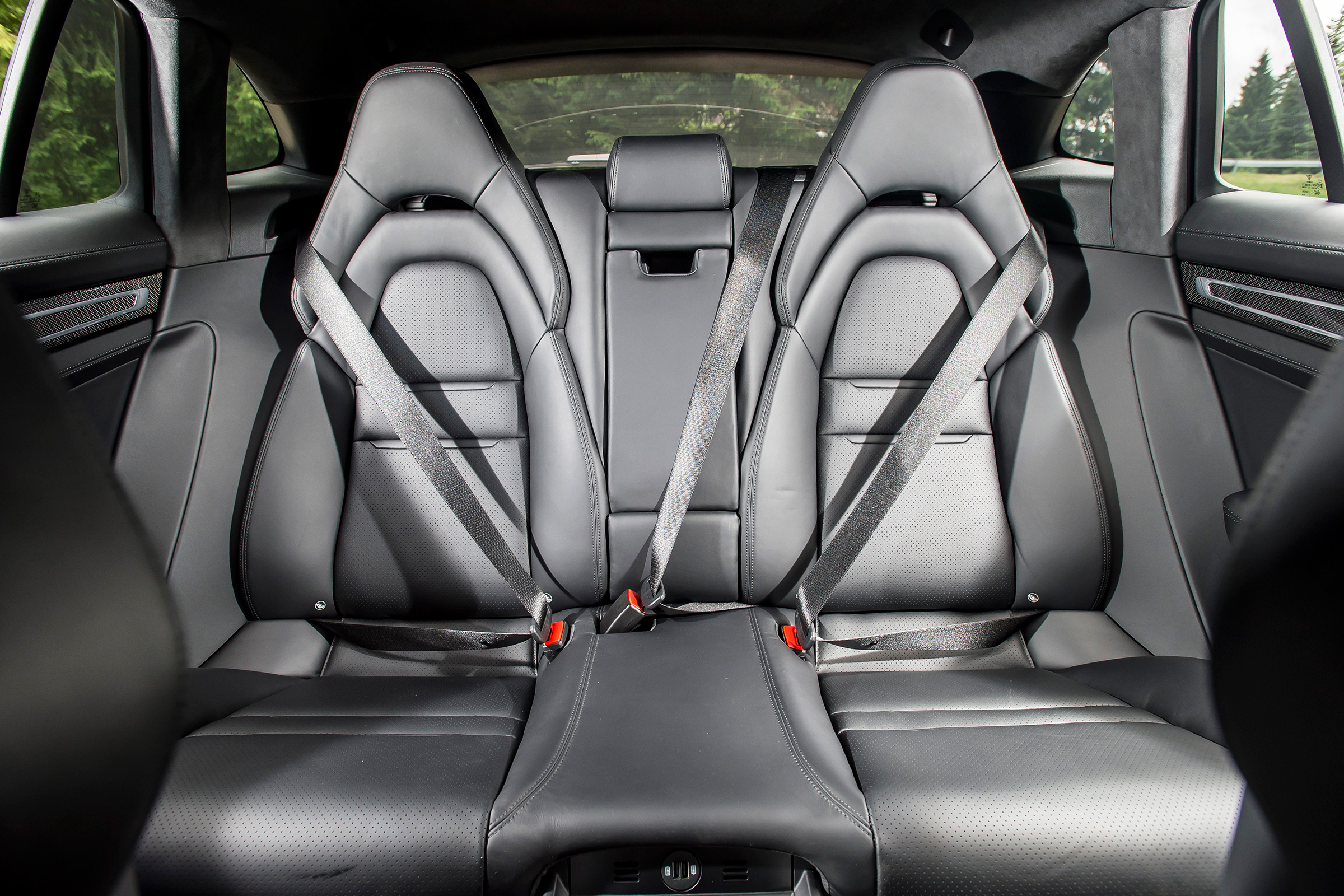 Porsche Panamera Sport Turismo 2017 review - rear seats