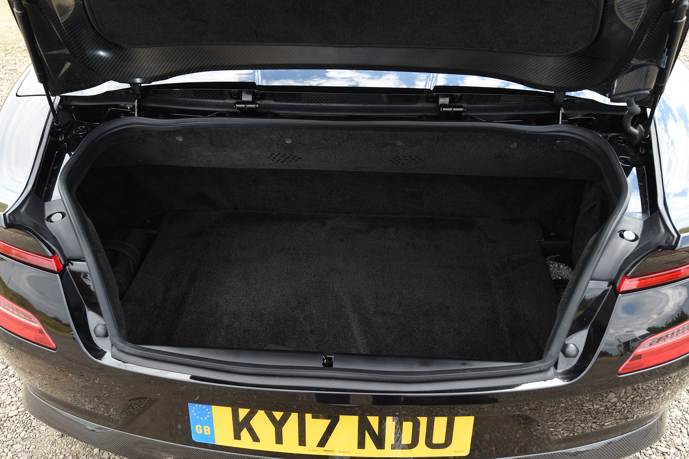 Aston Martin Vanquish S Volante - boot