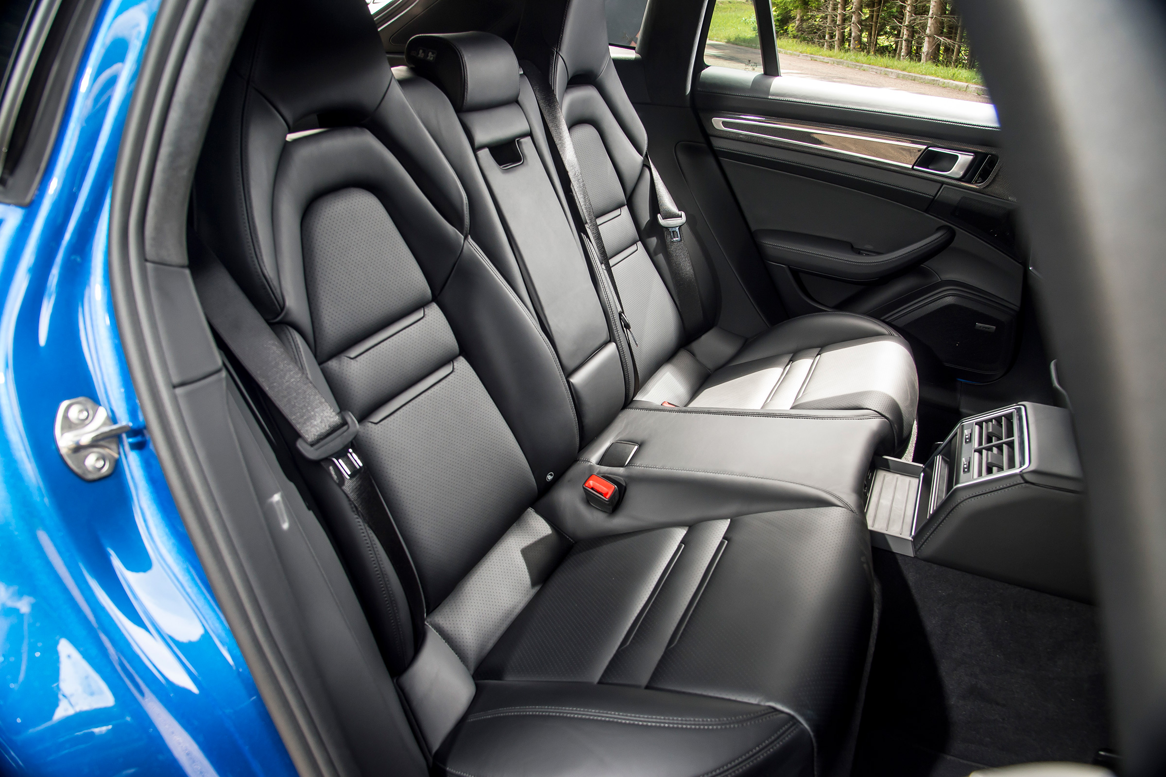 Porsche Panamera Sport Turismo 2017 review - rear seats