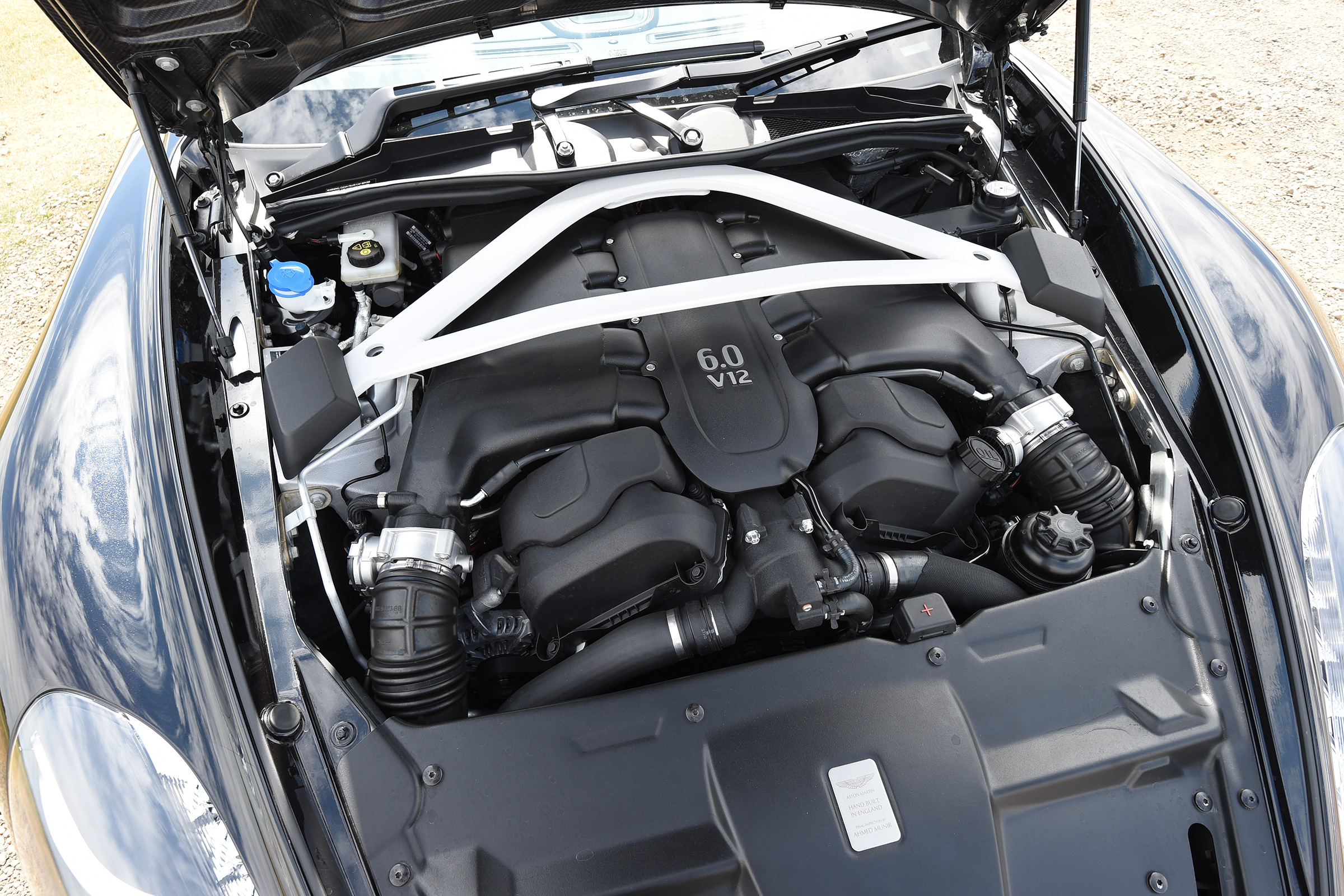 Aston Martin Vanquish S Volante - engine