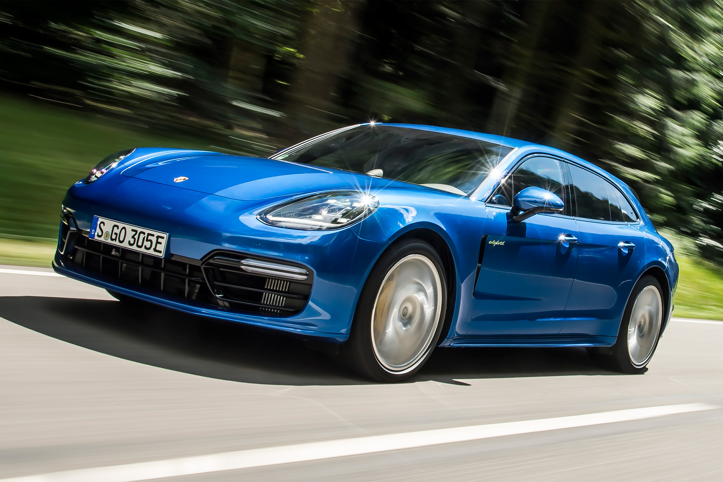 Porsche Panamera Sport Turismo 2017 review - front