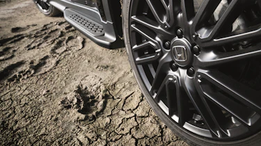 Honda HR-V Black Edition - wheel