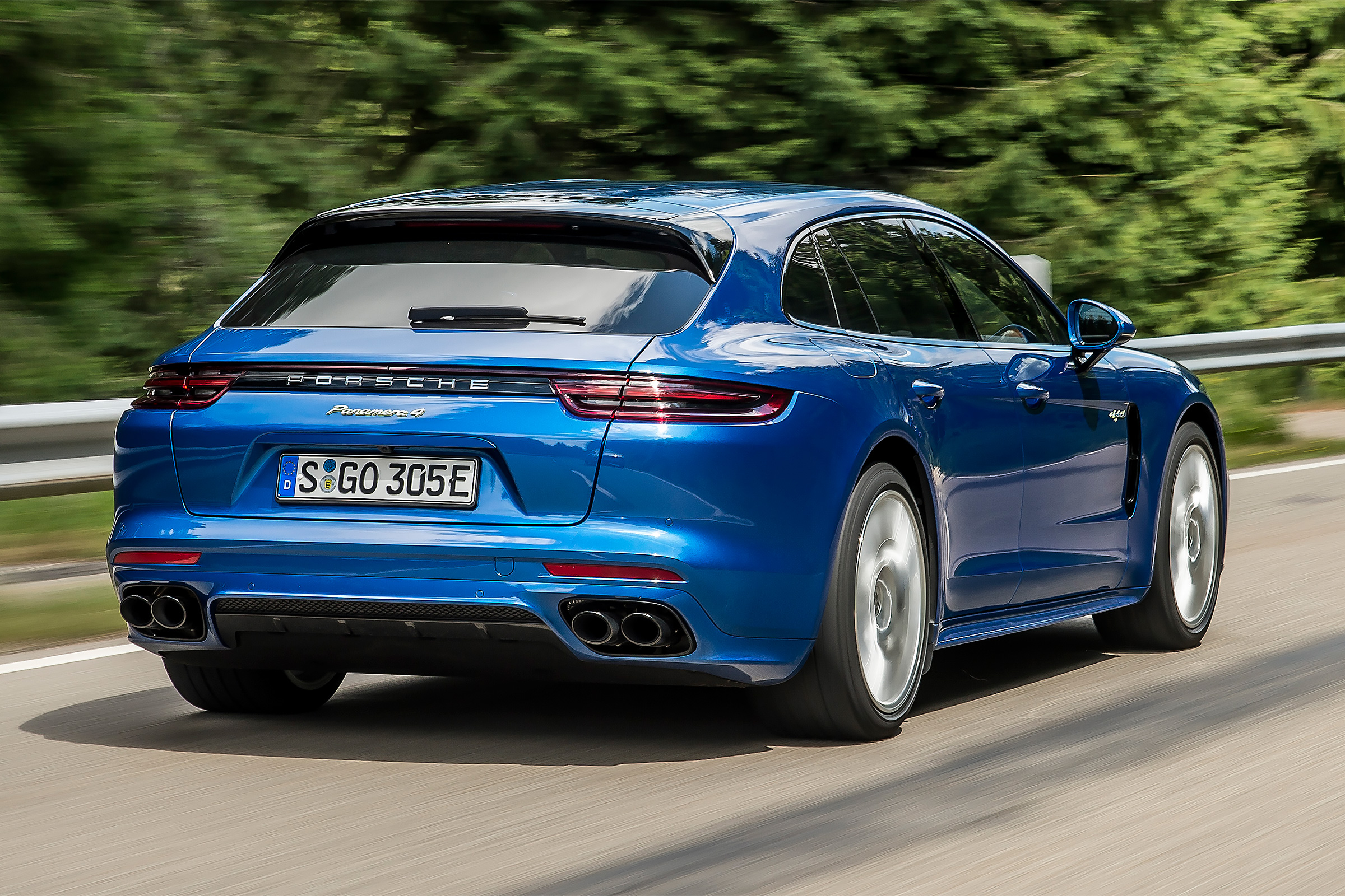 Porsche Panamera Sport Turismo 2017 review - rear