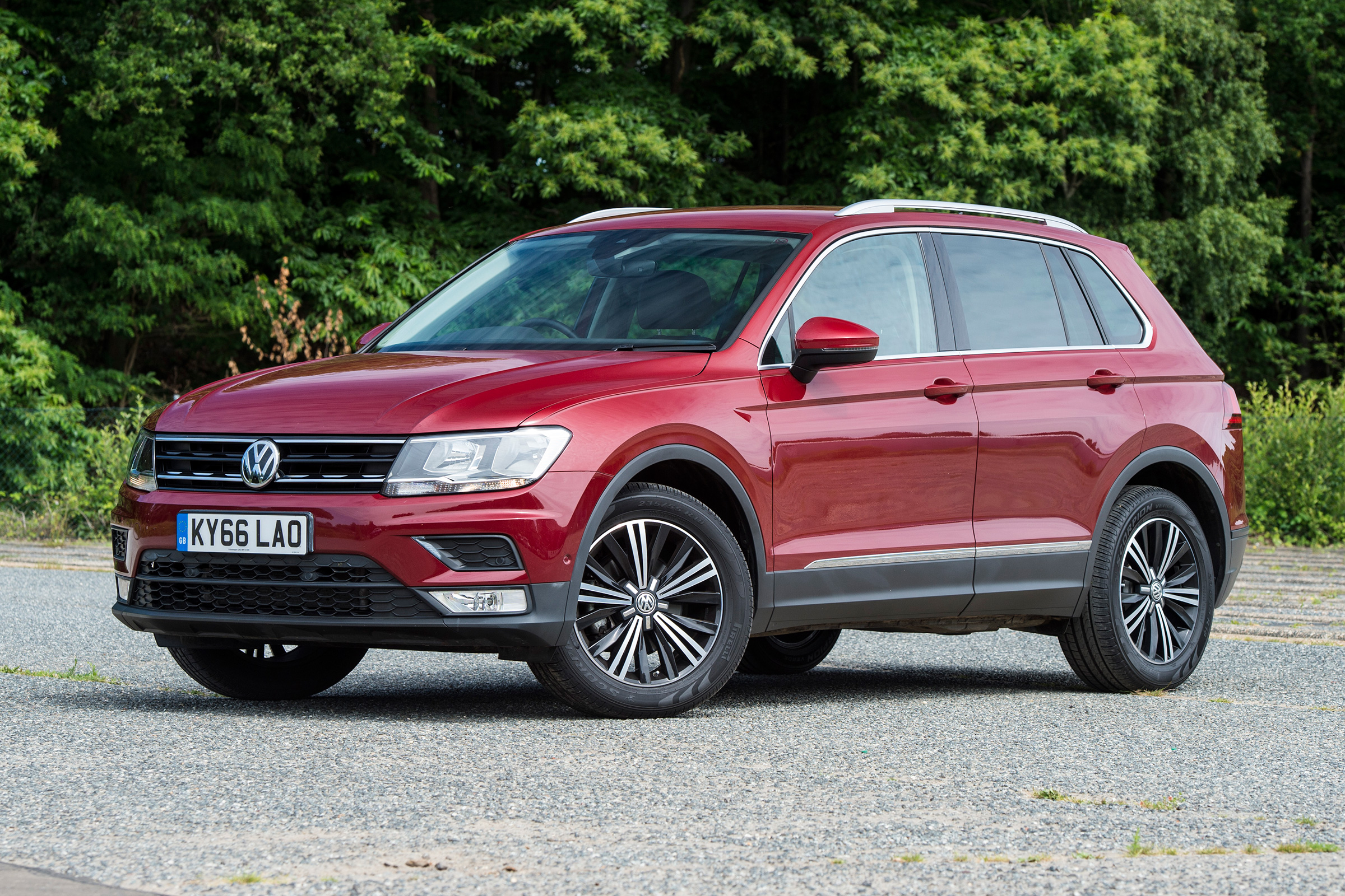Mazda CX-5 vs Skoda Kodiaq vs VW Tiguan - Volkswagen Tiguan front