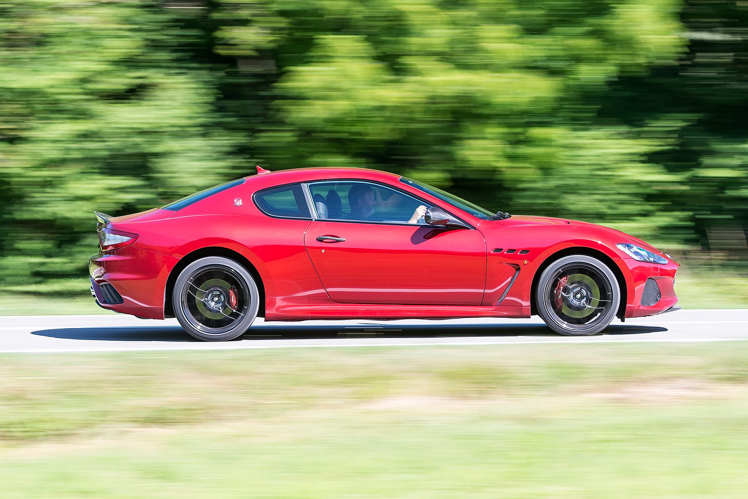 Maserati GranTurismo - side