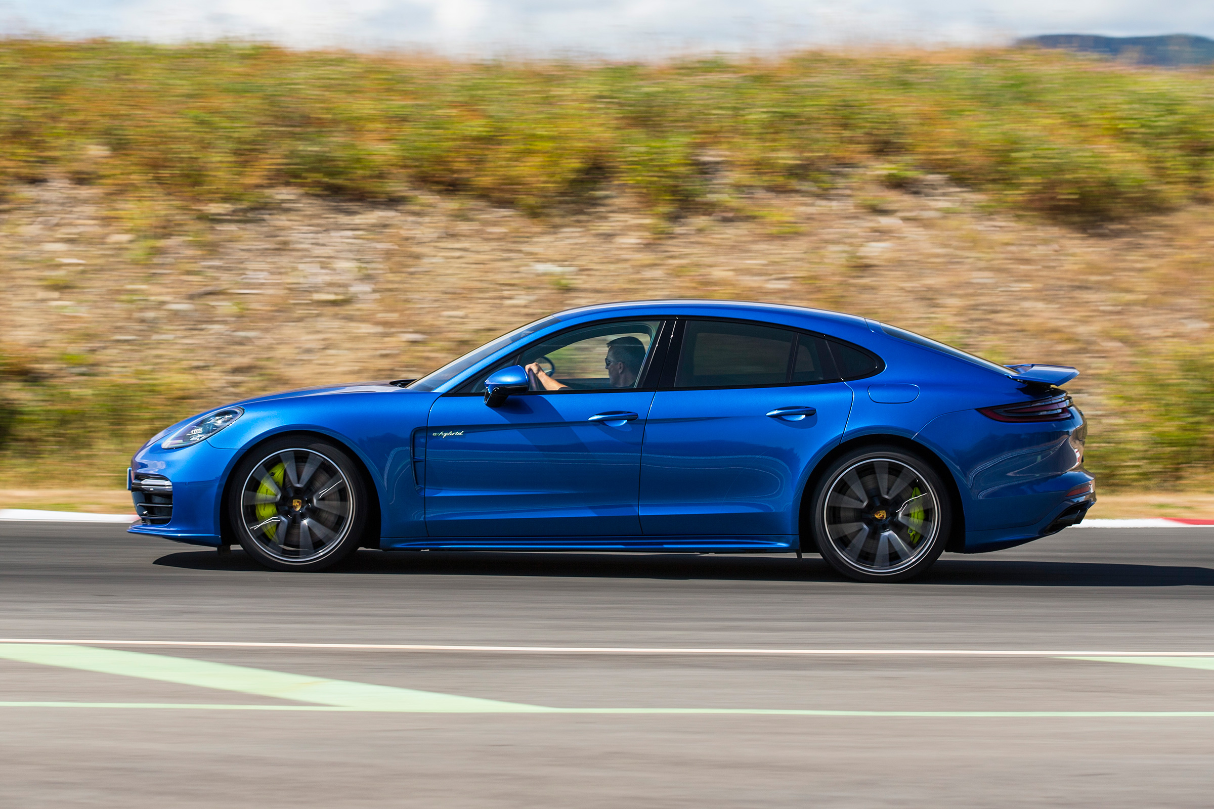 Porsche Panamera Turbo S E Hybrid - side
