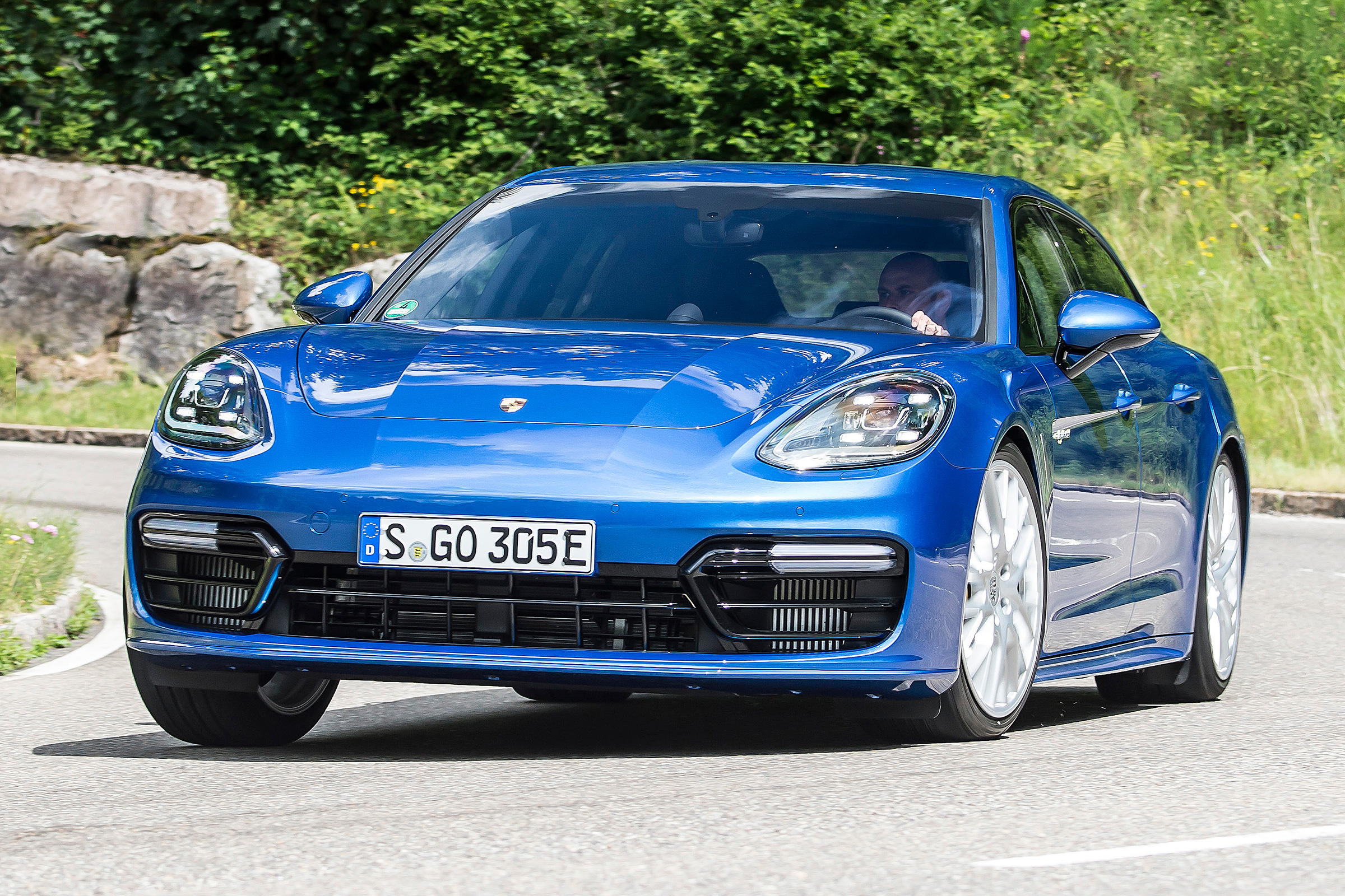 Porsche Panamera Sport Turismo 2017 review - front