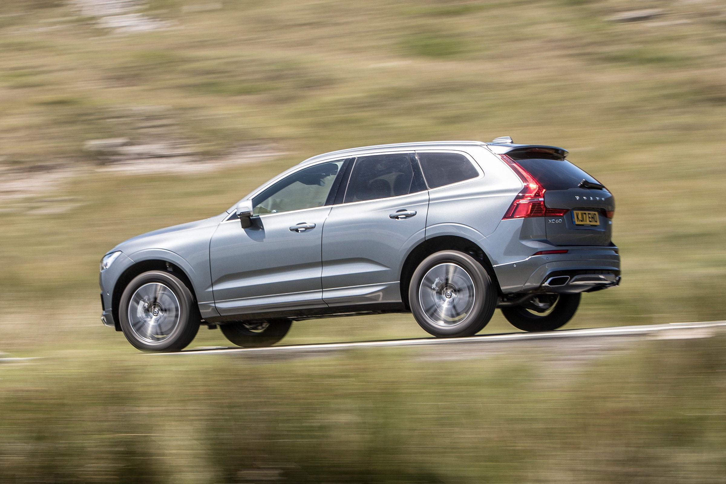New Volvo XC60 review - side