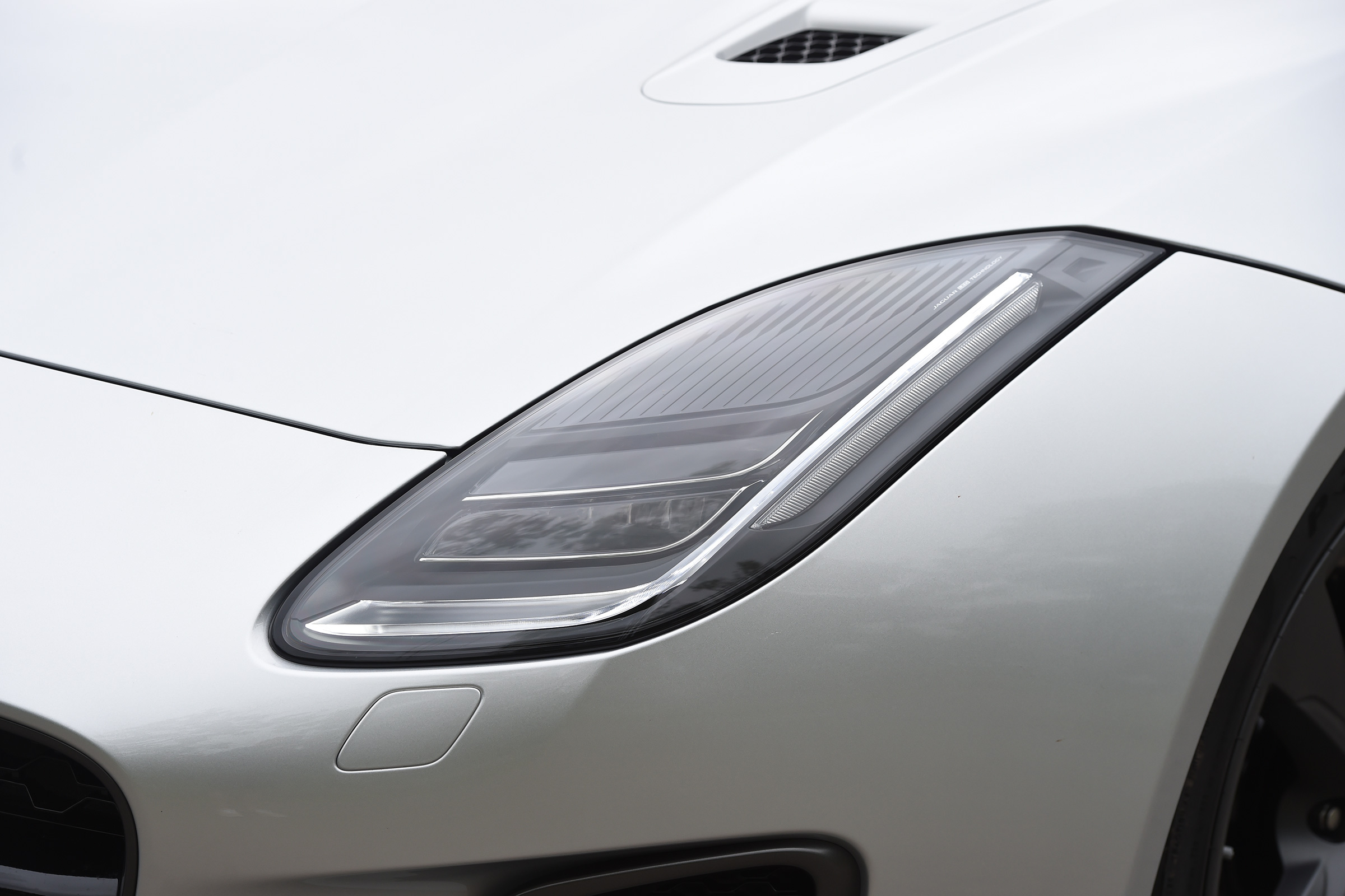 Jaguar F-Type 400 Sport - headlight