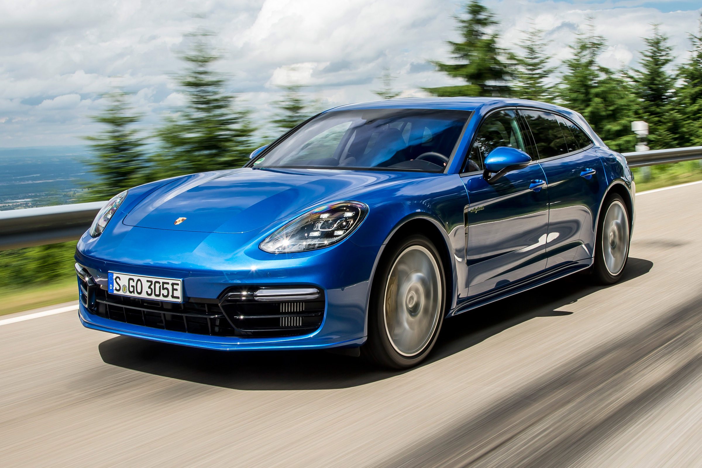 Porsche Panamera Sport Turismo 2017 review - front