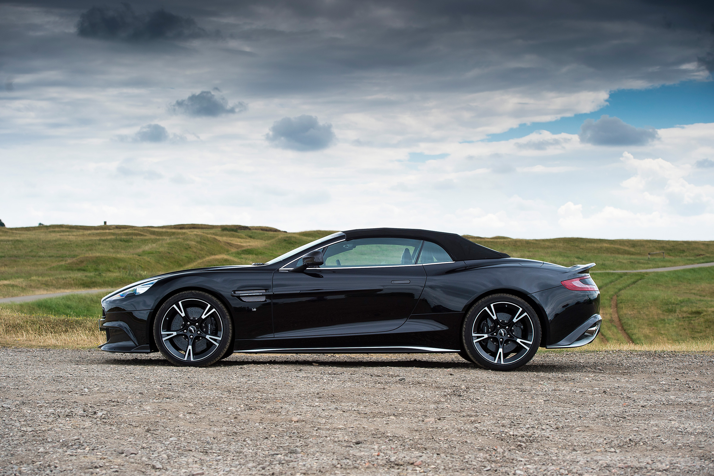 Aston Martin Vanquish S Volante - top up