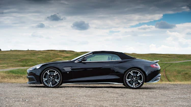 Aston Martin Vanquish S Volante - top up